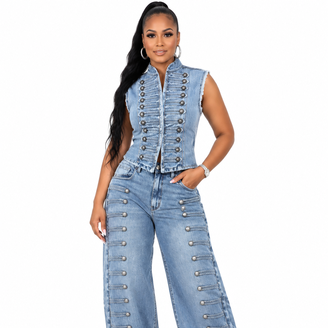 Queen Rocking that Two-piece Denim Paint set