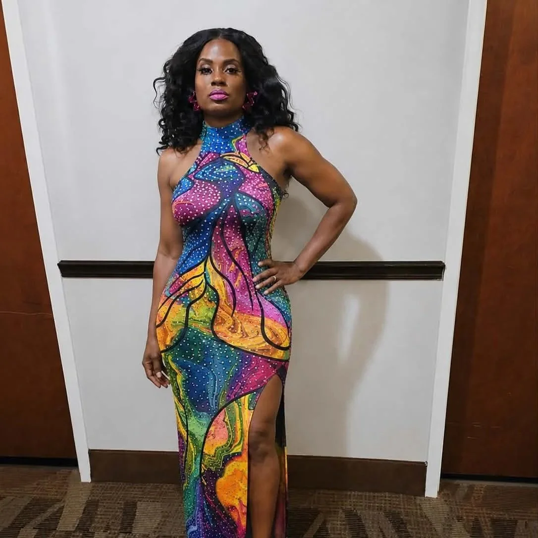 Queen in the Tropical Dress