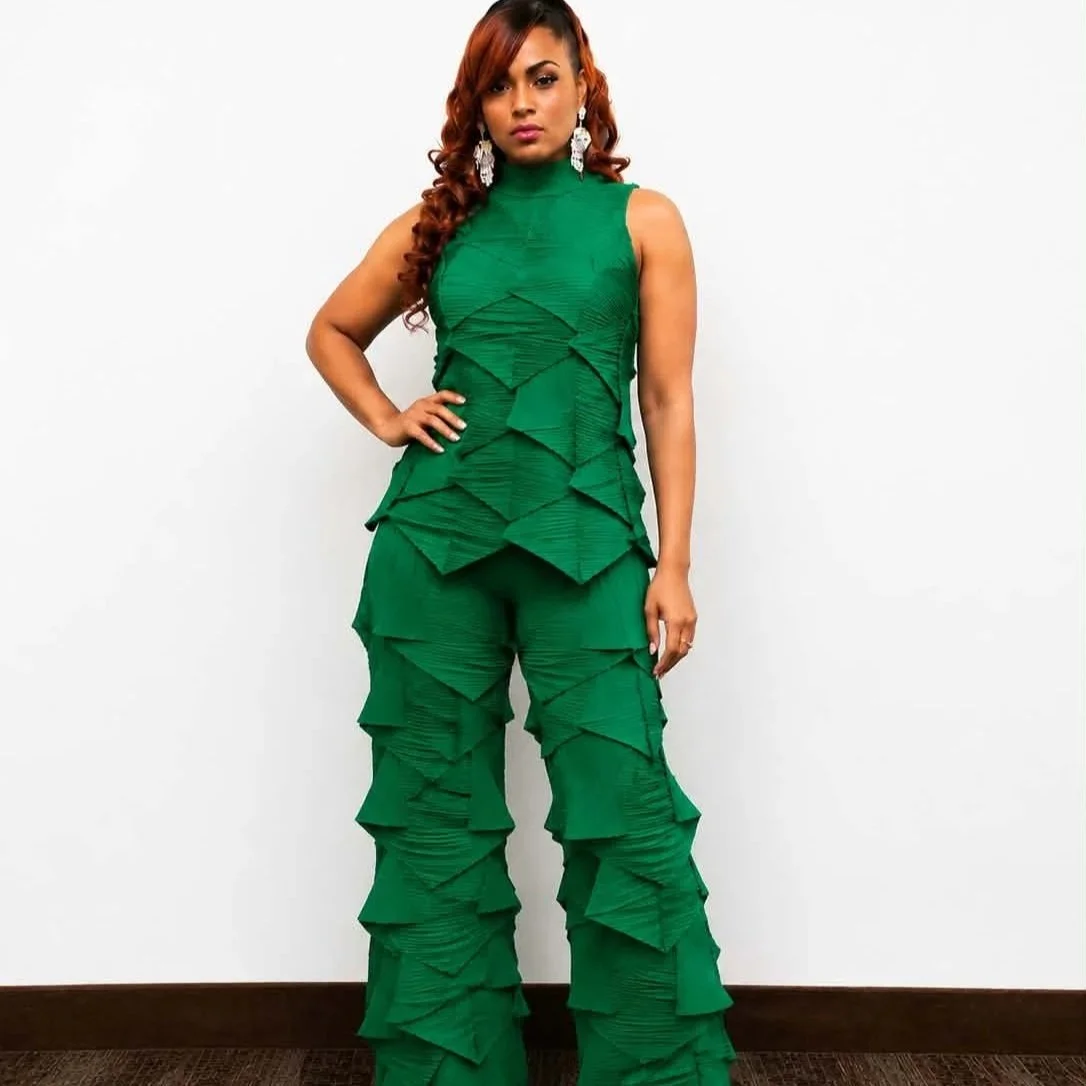 Queen Rocking that Green Two-Piece Paint Set
