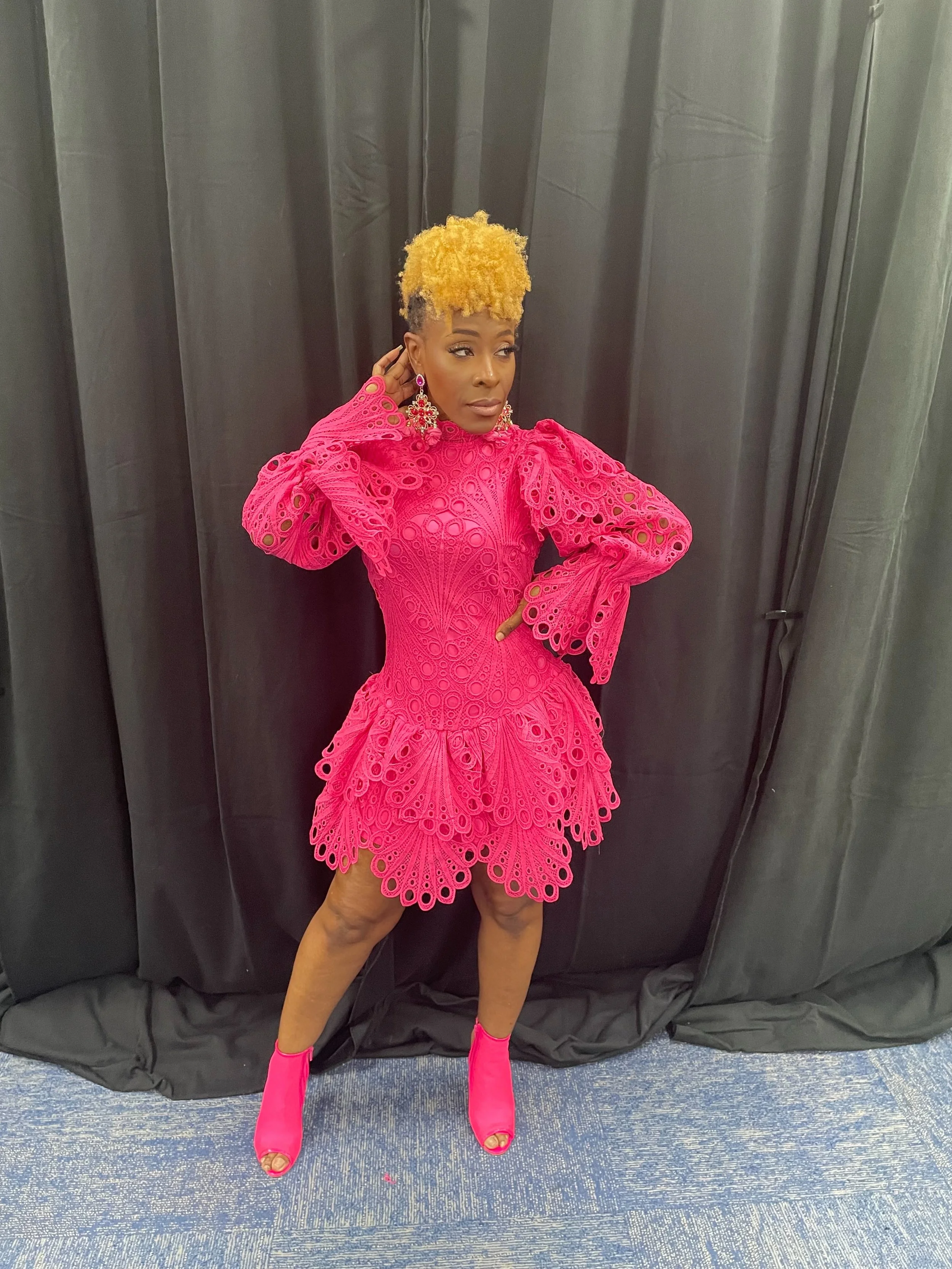 Queen sitting pretty pink