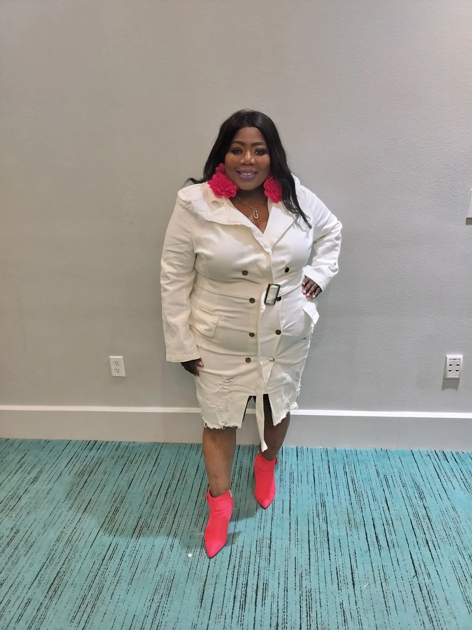 Who is that Queen white dress