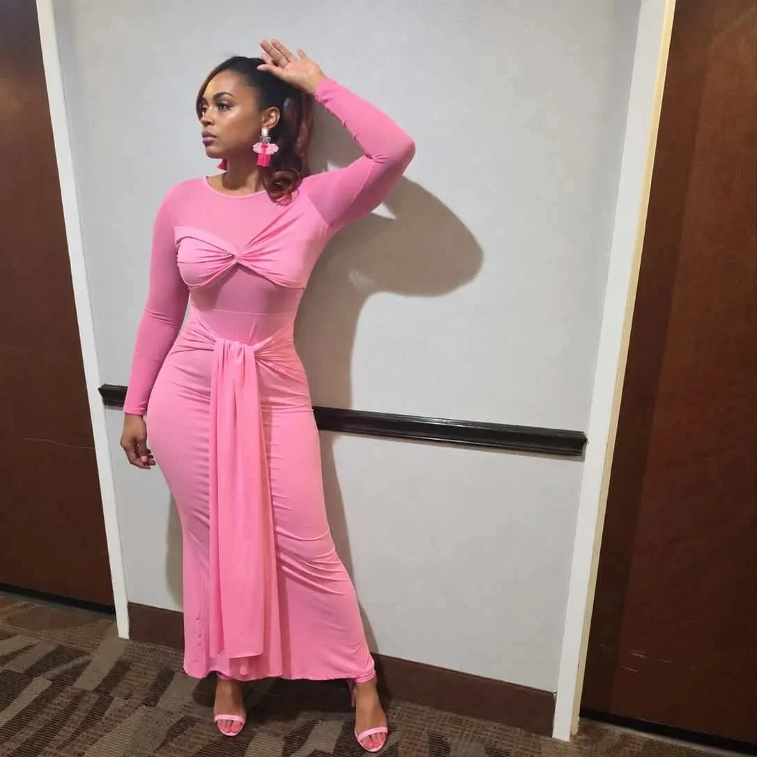Queen Rocking that Pretty Pink Dress