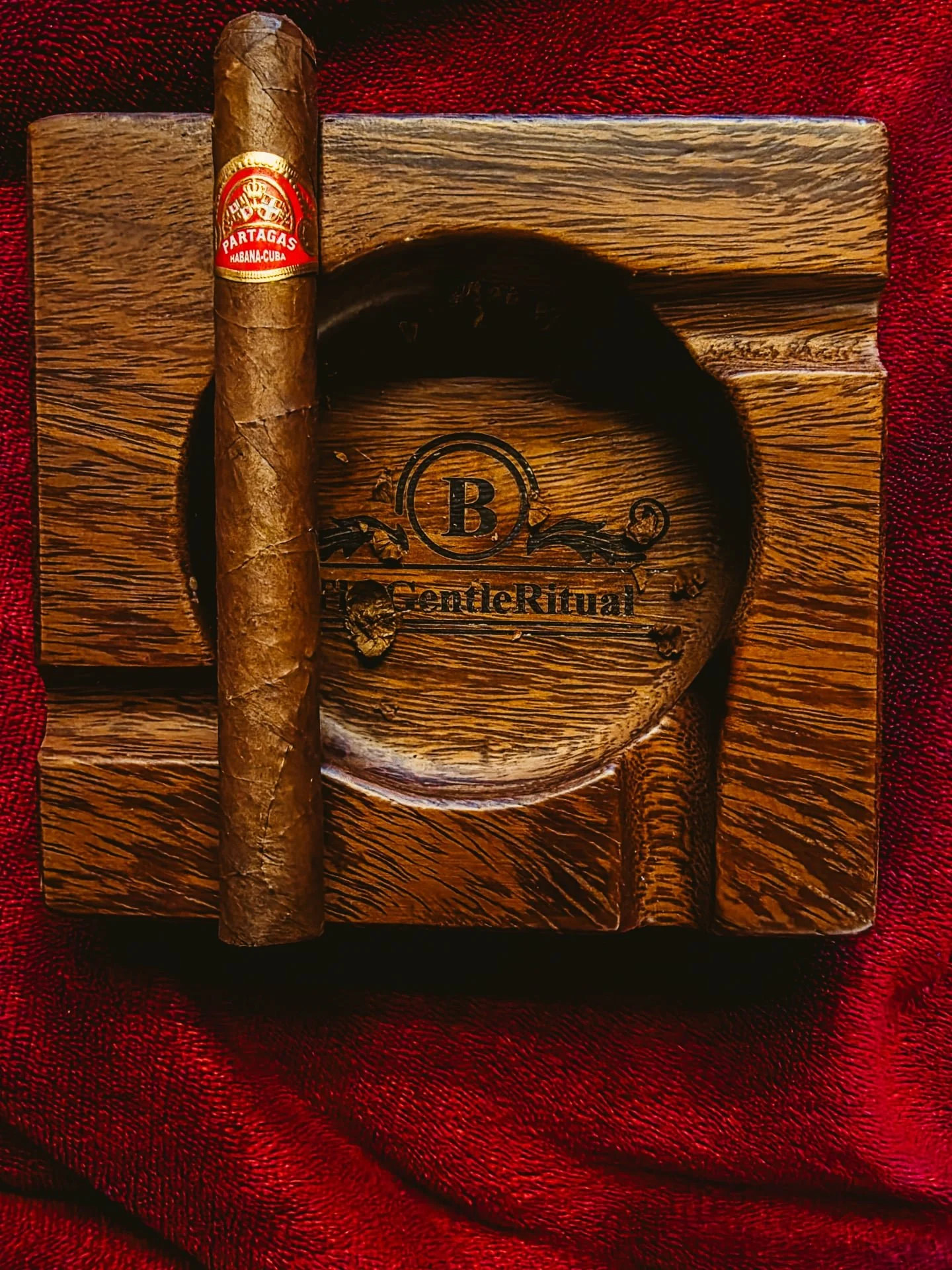 Field Note: Partag&aacute;s &mdash; Super Partag&aacute;s 

What to notice 

&bull; Slim gauge = faster heat. Pace your draw (~60&ndash;90s) to keep aromatics intact.
&bull; Burn control: rotate every few minutes; a short 1.5&ndash;2 cm ash helps ste