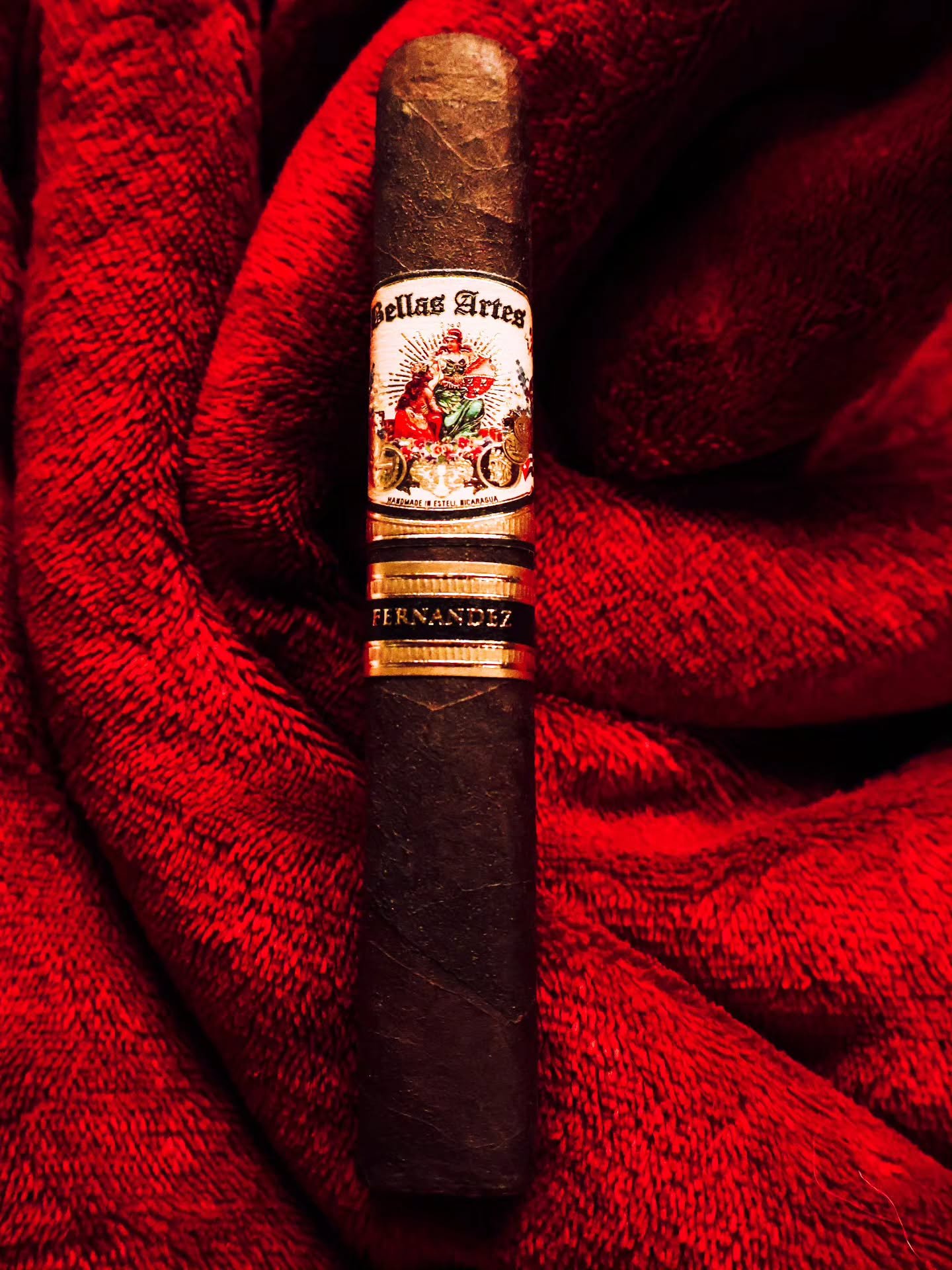 Field Note: Bellas Artes &mdash; A.J. Fernandez 

What to notice 

&bull; Temperature control: pace ~45&ndash;60s between puffs to keep the profile clean.
&bull; Burn behavior: rotate every few minutes; a short 2 cm ash steadies the ember.
&bull; Pro