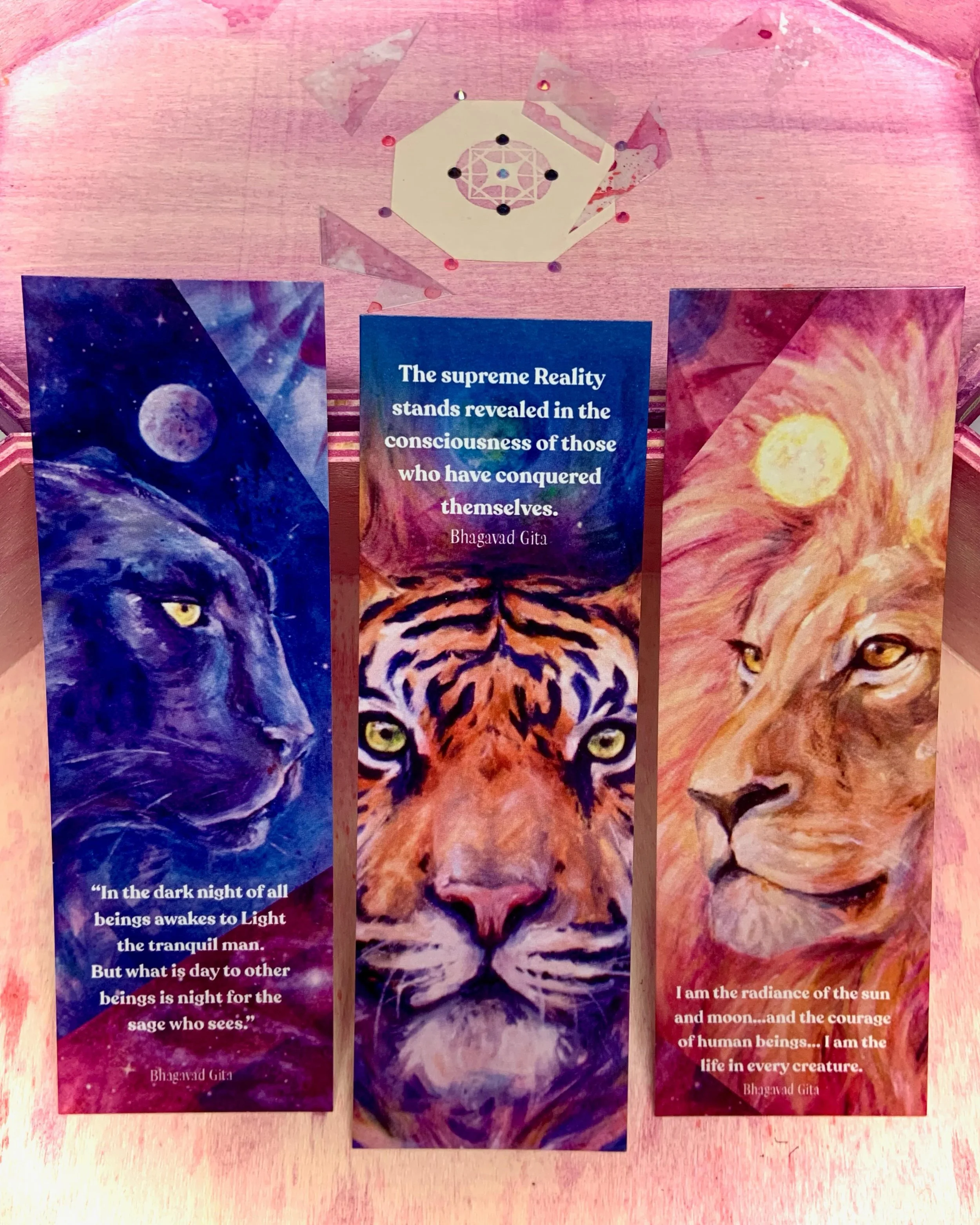 Which bookmark would you choose? ✨📖✨

Quotes from the Bhagavad Gita
Artwork by Celine Cardineau

#bookwormsofinstagram #bookmarkart #bookmarkdesign #bookmarksofinstagram #bookmarkcollector