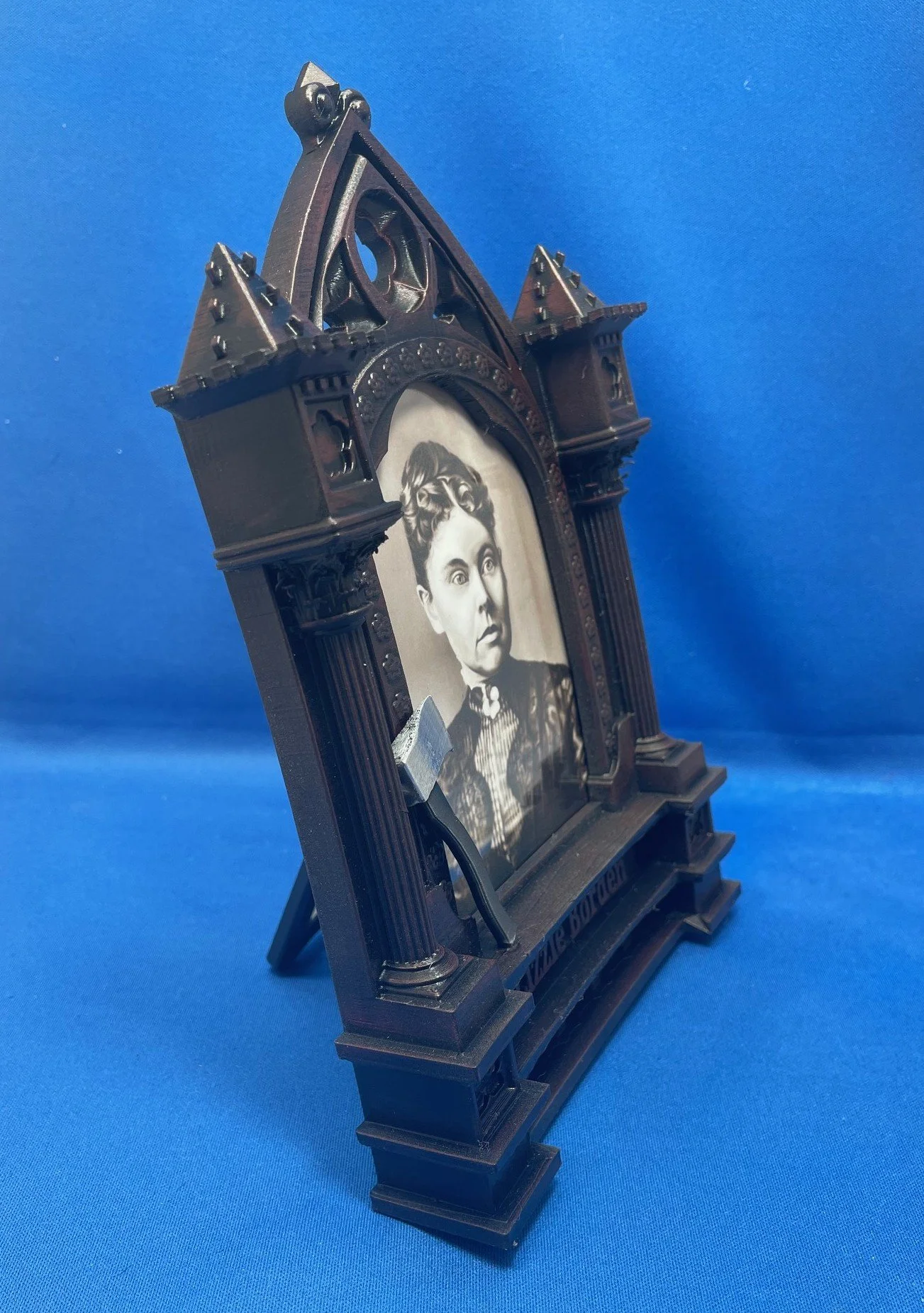Gothic Frame Lizzie 6x9 Side.jpg
