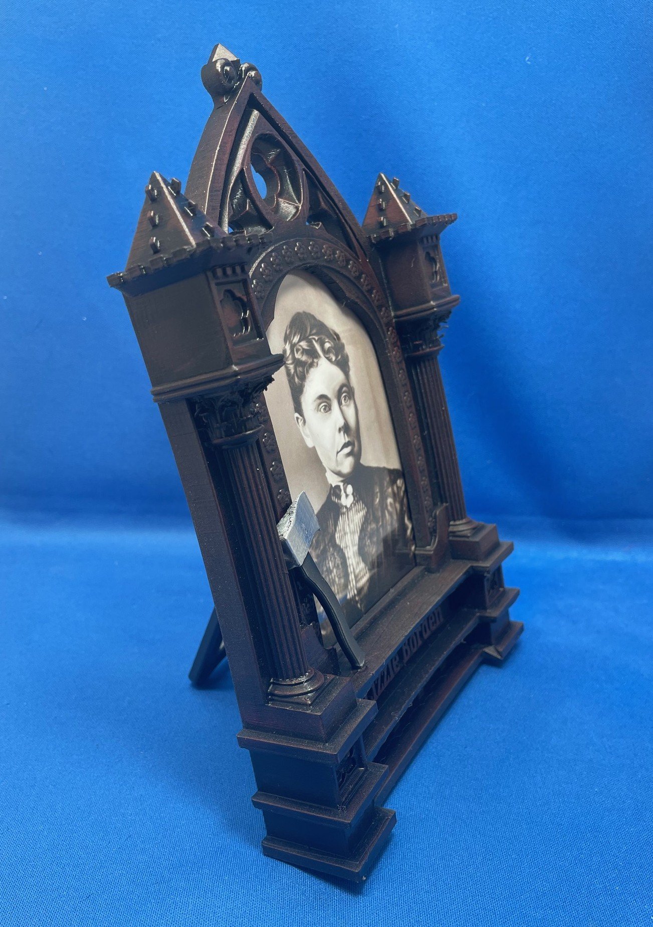 Gothic Frame Lizzie 6x9 Side.jpg