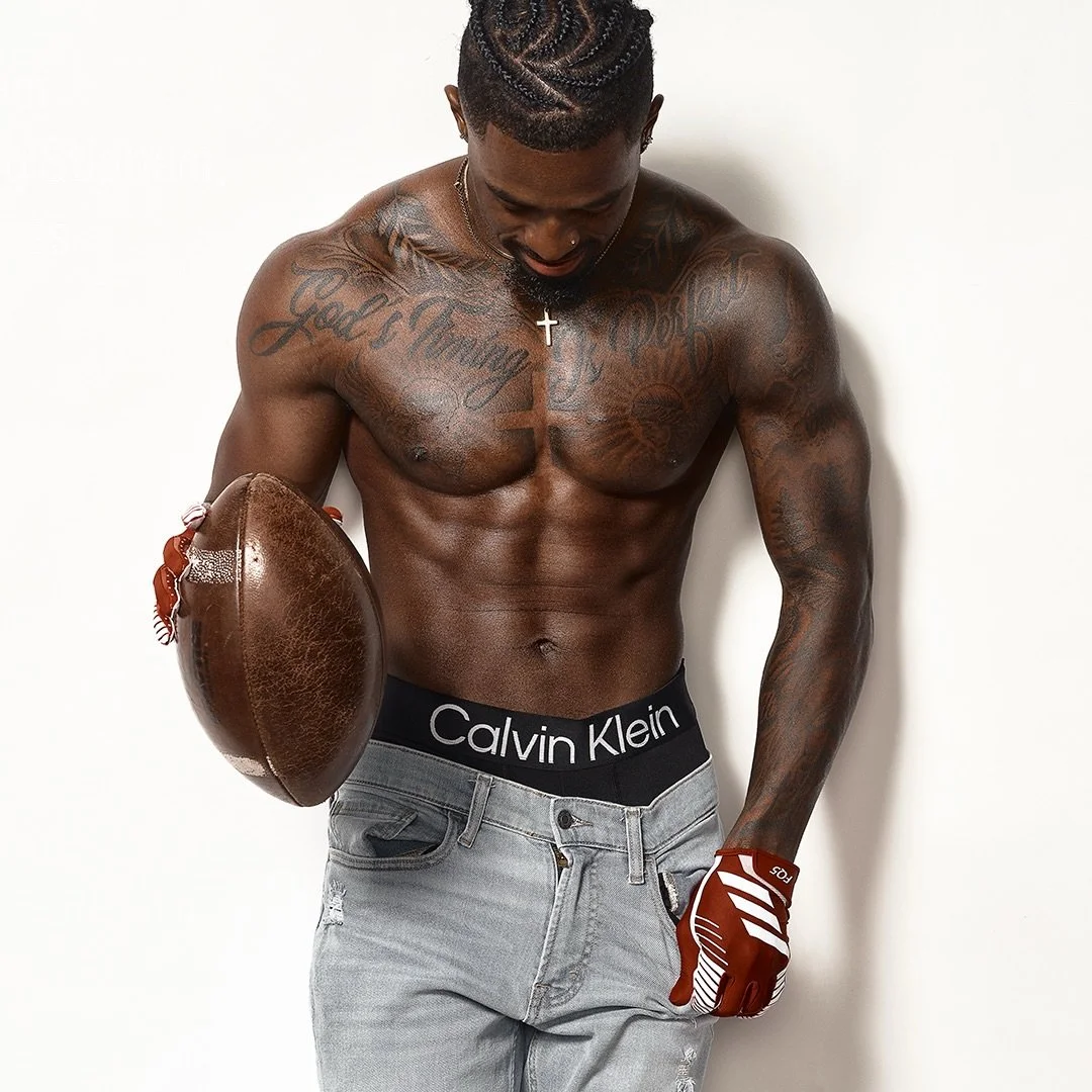 Professional UFL football player 
@_mike0fficial  in the house. 🏠 
@craigstidham Photographer 
@amarillomodels 

Gear: 
@parabolixlight 45
@fujifilmx_us GFX100s
@captureone pro
@savageuniversal  Arctic White
@tethertools 
@profoto 

#craigstidham #a