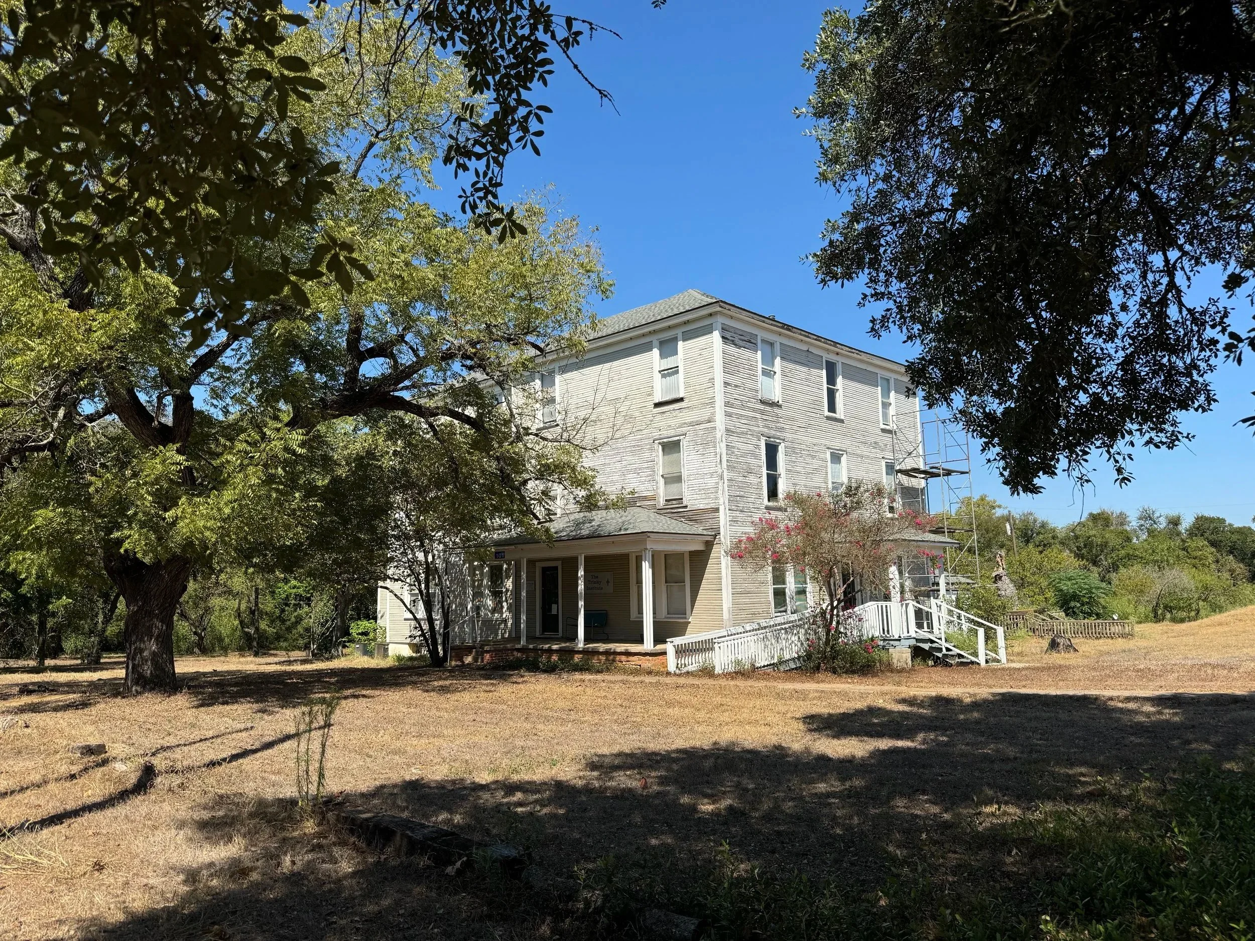 Louisiana+Hall+Current.jpg