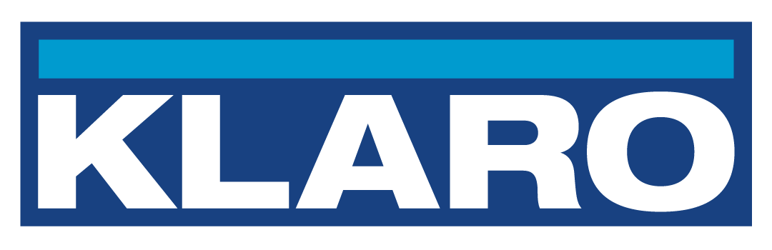 Logotipo de la marca KLARO en letras blancas sobre un fondo azul con una línea azul claro en la parte superior.