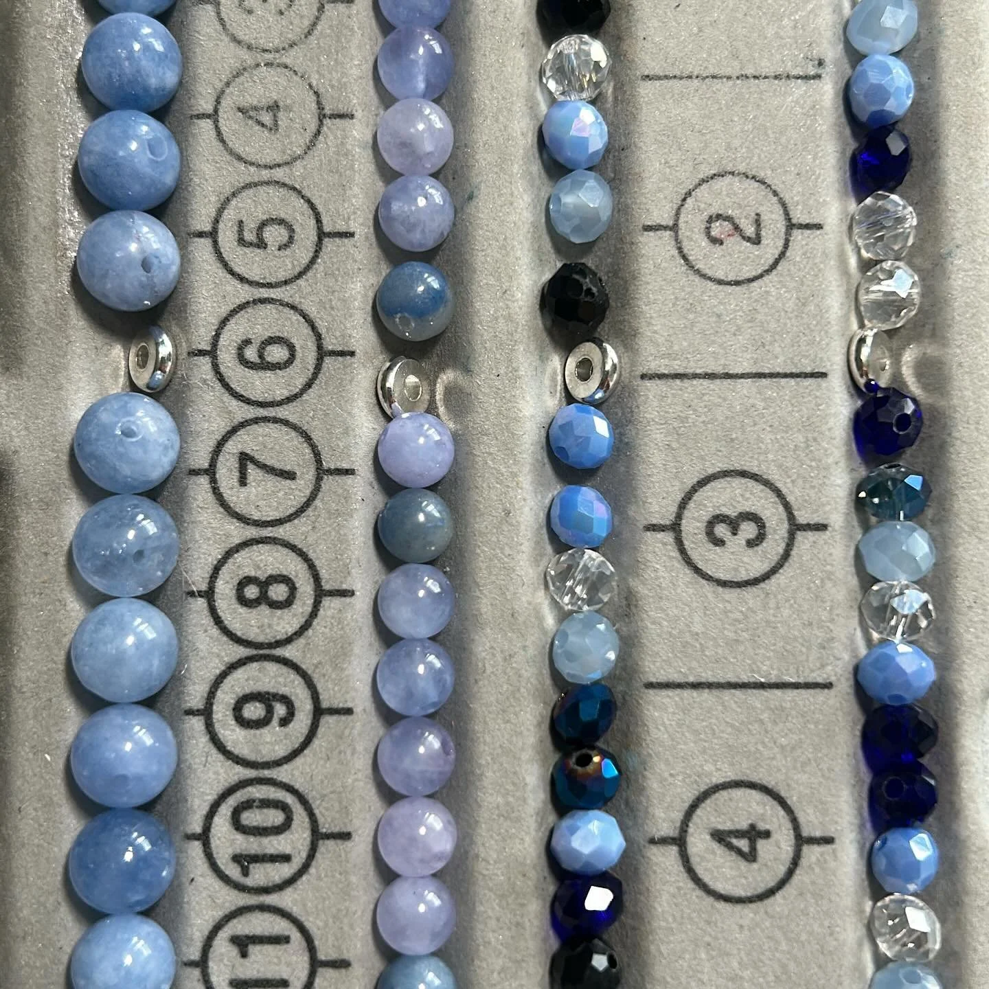 Sunday morning beating with these stunning beads in different hues of blue 

#beadedjewellery #beadedjewelry #beadedbracelets #beadedjewelryinfluencer #beadedjewelryofinstagram #smallbusinessowner #handmadejewelry #jewelrytoappreciate #applewatch #ap