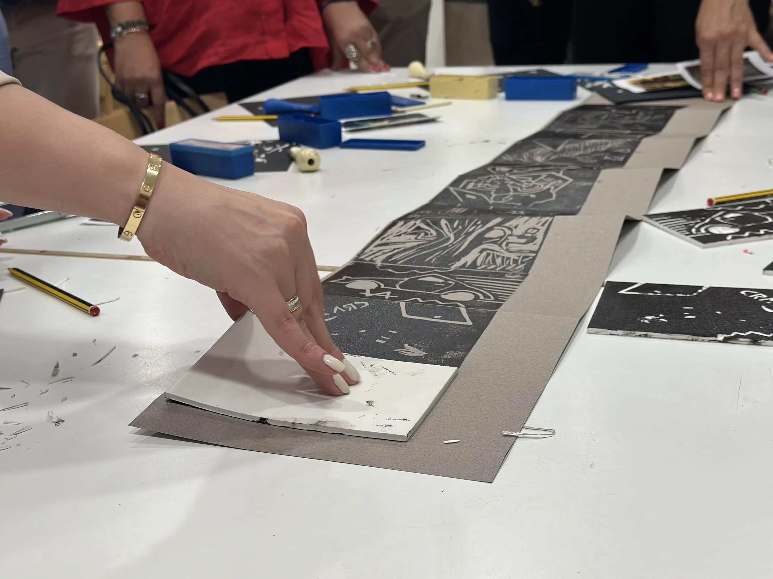 Taller para adultos: “cadáver exquisito” con linograbado