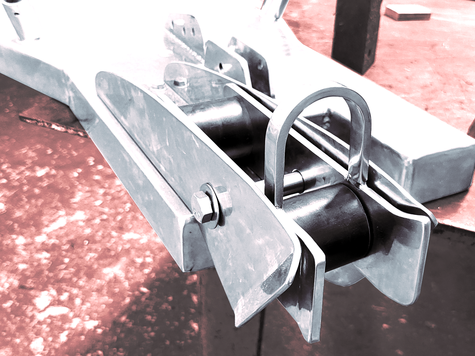 Custom quick-drop pivot anchor roller