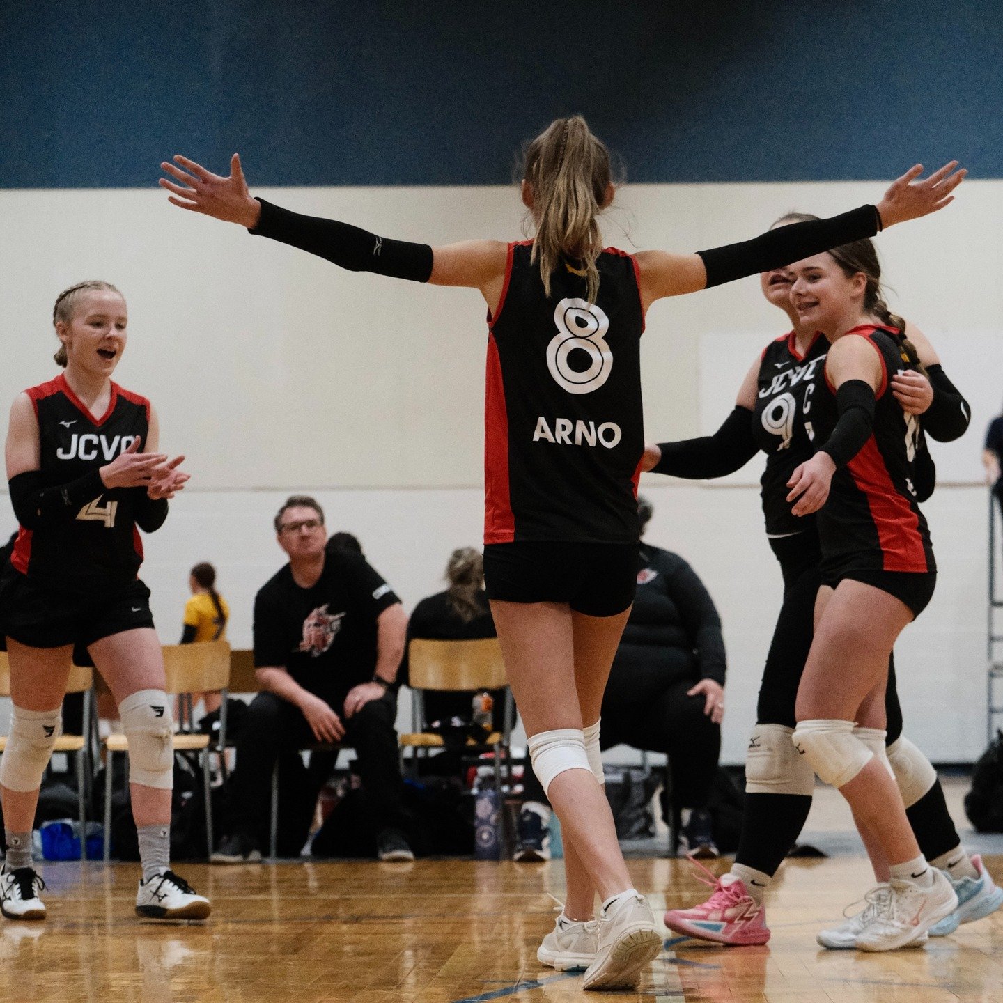 Our 14U Red and Black girls teams were looking fresh in our new jerseys this weekend! Stay tuned for some more action!