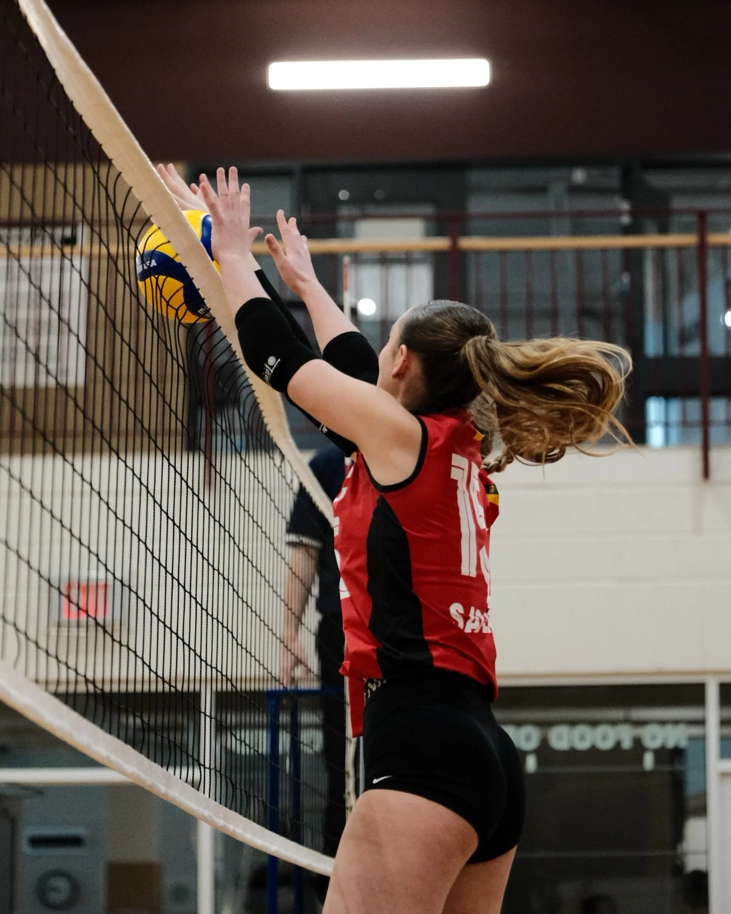 JCVC 18UW Red crushing it on the court last weekend at Warman High School 🔥