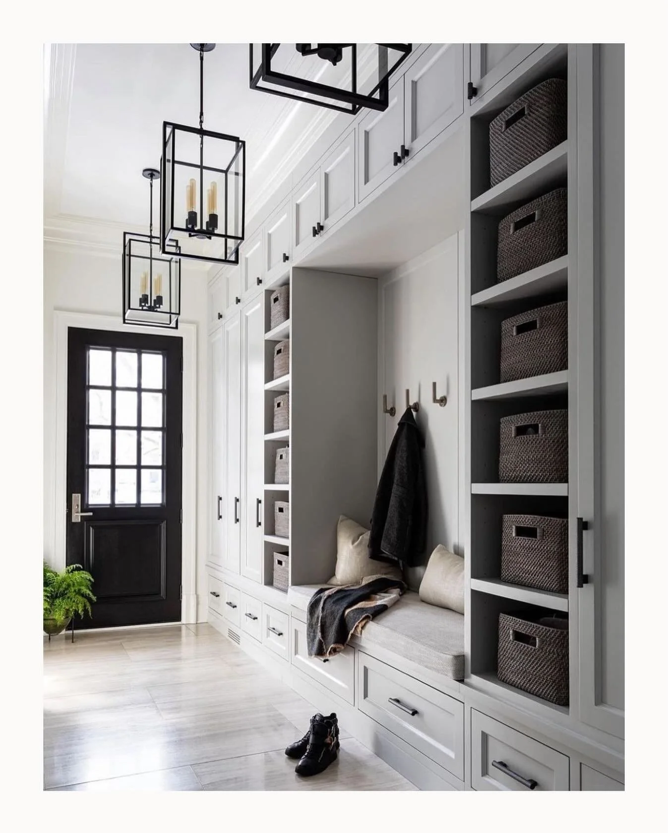 Storage, beautifully done. 

#studiooak
#customcabinetry 
#organizedliving 
#custombuiltins
