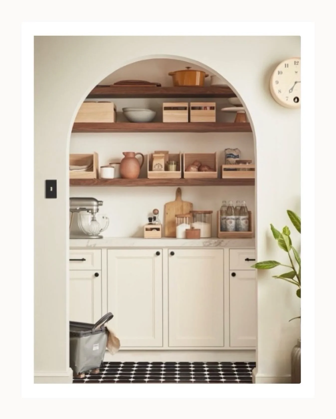 A place for everything 🤍

#Studiooak
#customcabinetry 
#custompantry 
#pantrygoals