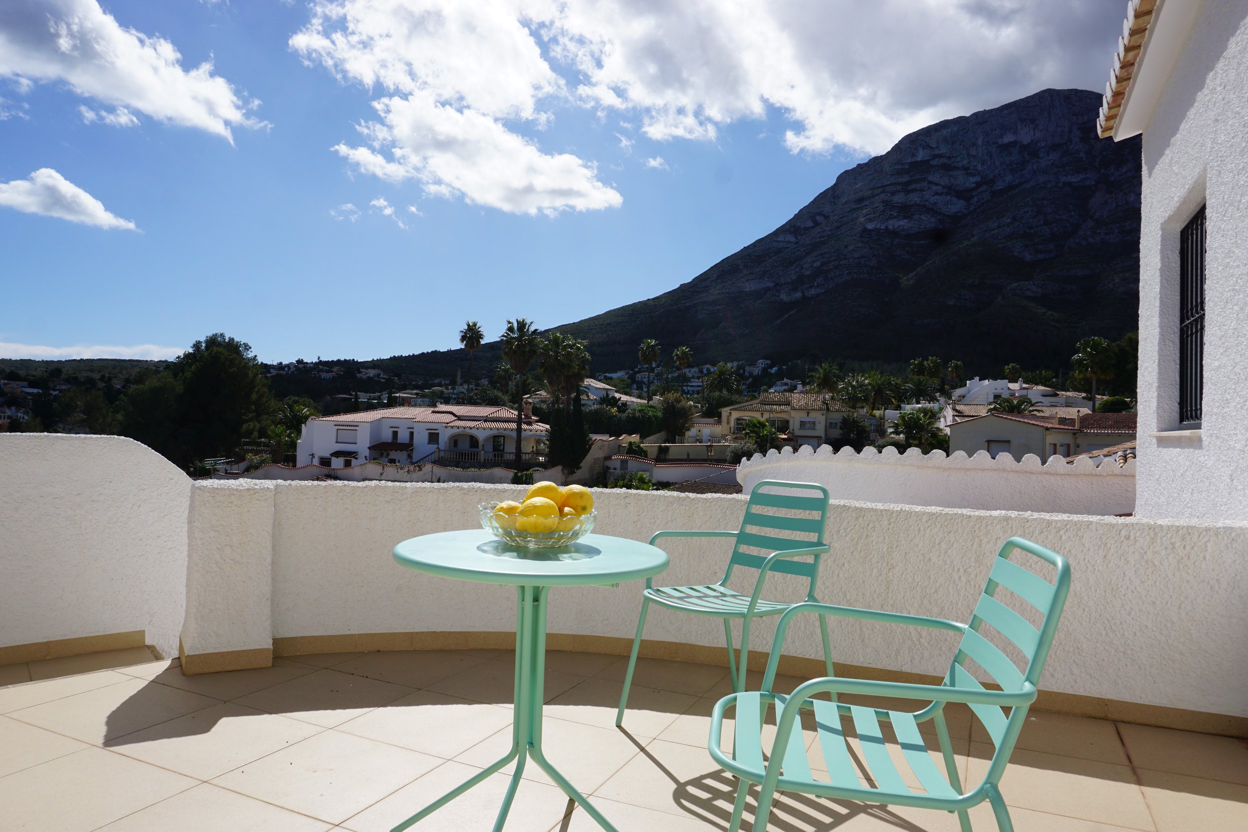Terras op 1ste etage  met zicht op zee en bergen