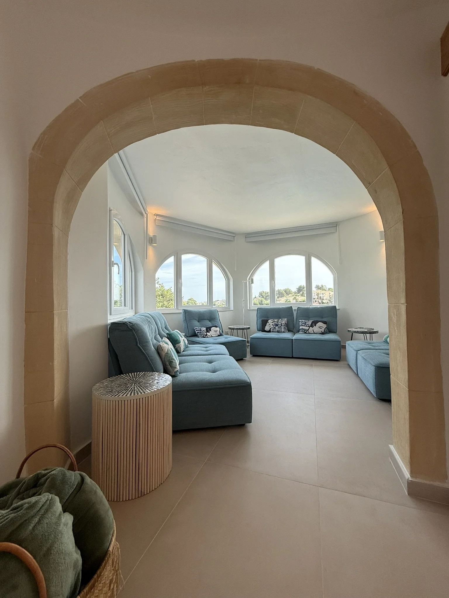 Salon met  uitzicht op de Middellandse Zee