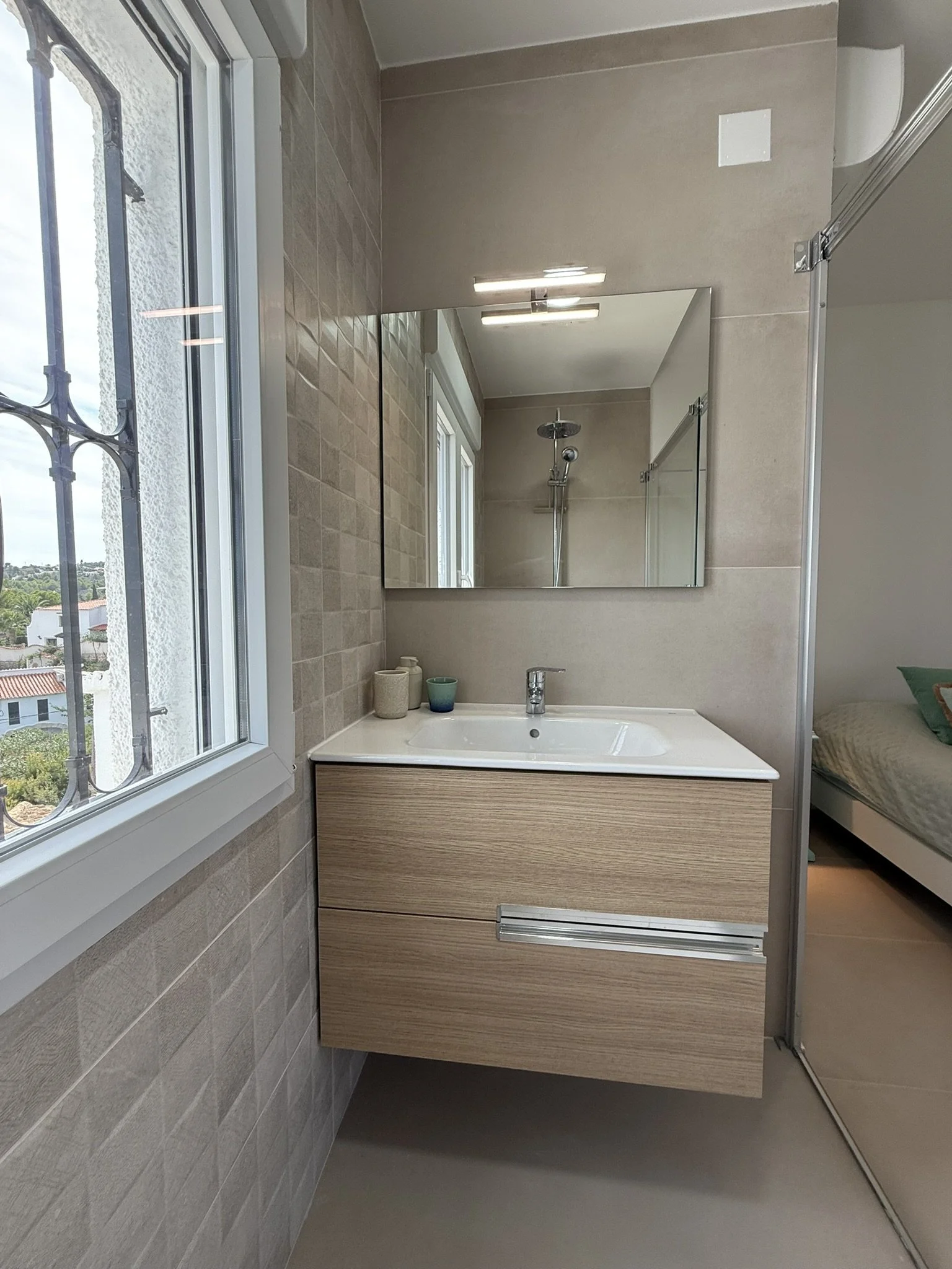 Wastafel badkamer ensuite slaapkamer 3