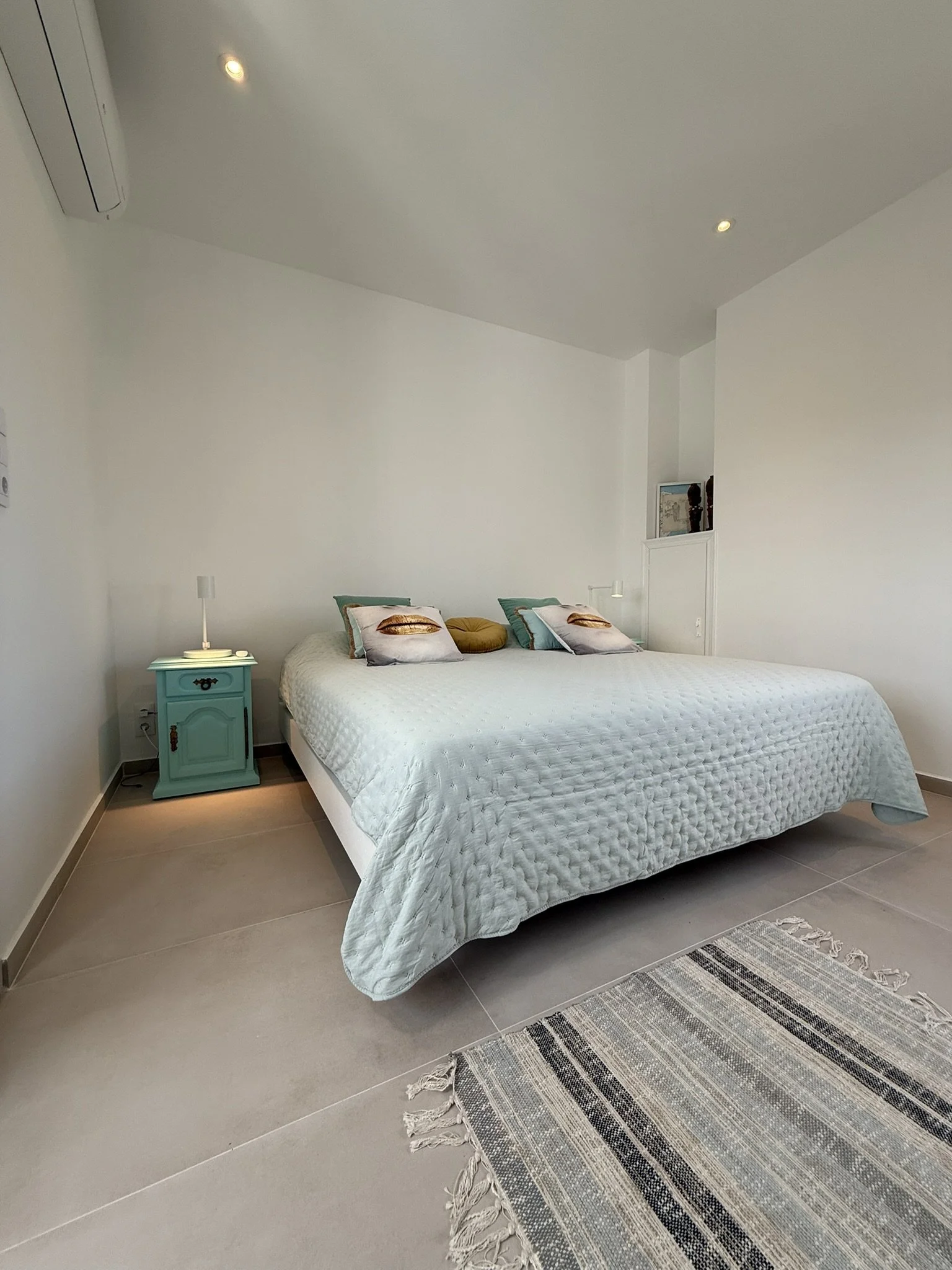 Slaapkamer 3 op de 1ste  met de meeste privacy door eigen opgang, lounge gelegenheid, apart toilet, eigen badkamer en toegang tot terras.