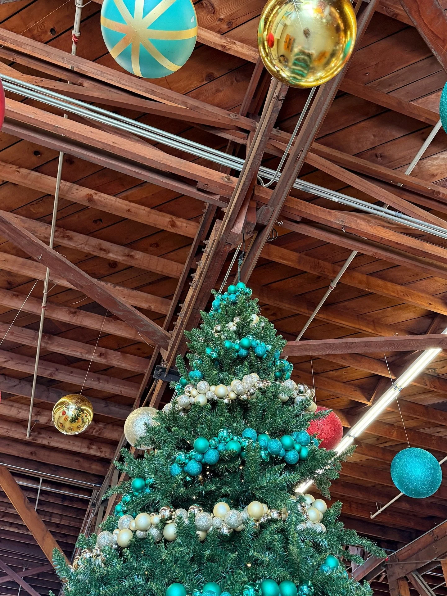 Sundays at CRAFTED feel a little extra magical this time of year. ✨
Wander the market, shop small, and soak in the season surrounded by handmade goods and holiday cheer 🎄