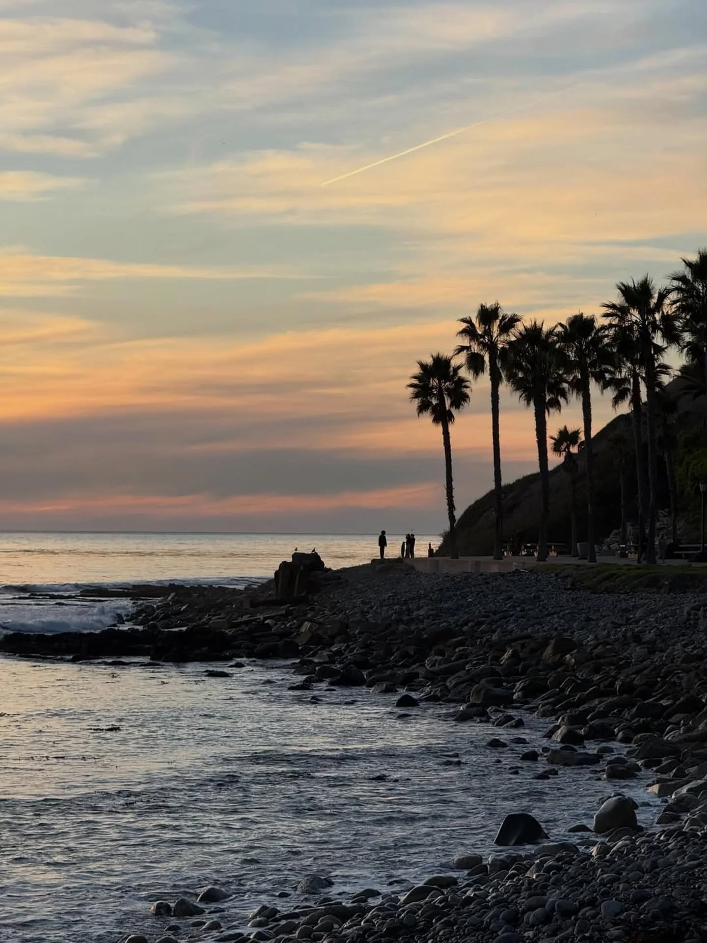 San Pedro sunsets never miss 🌅✨

📸 @peaches.406