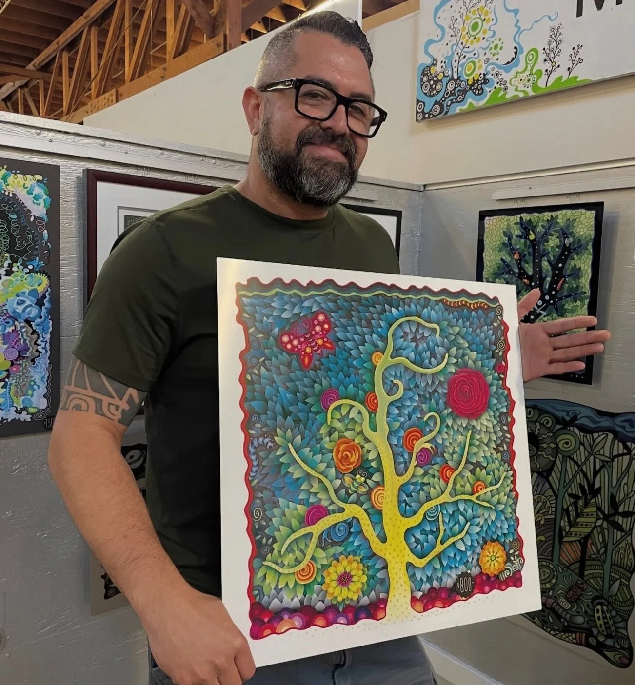 Supporting local artists looks like this 🤍🎨

&ldquo;Deception of Pretty Things&rdquo; by miyukisena was purchased at CRAFTED &mdash; a reminder that when you shop small, you&rsquo;re investing in creativity, craft, and community ✨❣️

📷con_vince_d5