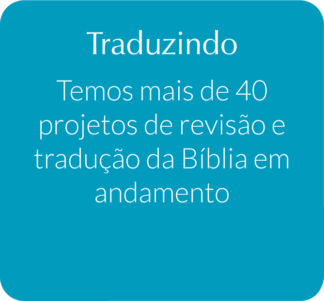 Texto em fundo azul que diz: "Traduzindo: Temos mais de 40 projetos de revisão e tradução da Bíblia em andamento".
