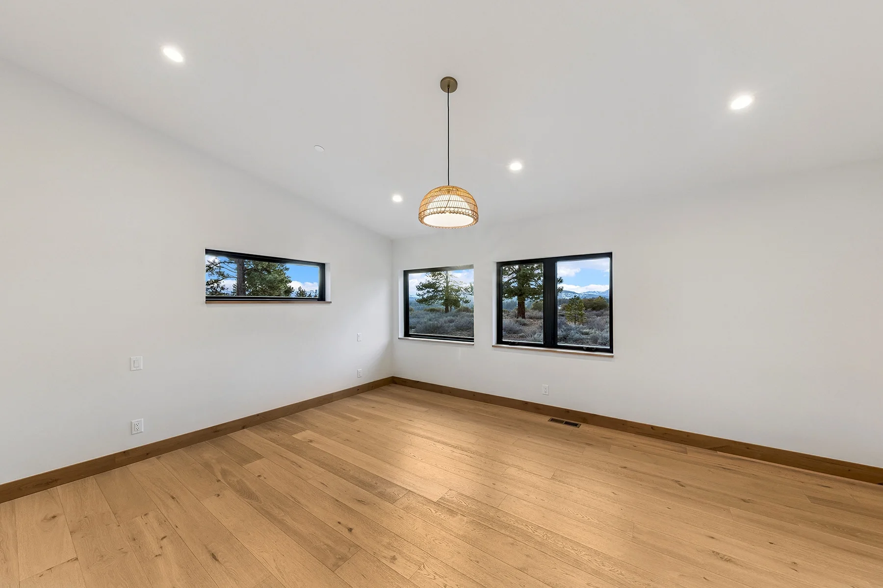 tudor-lane-large-bedroom-a35.webp