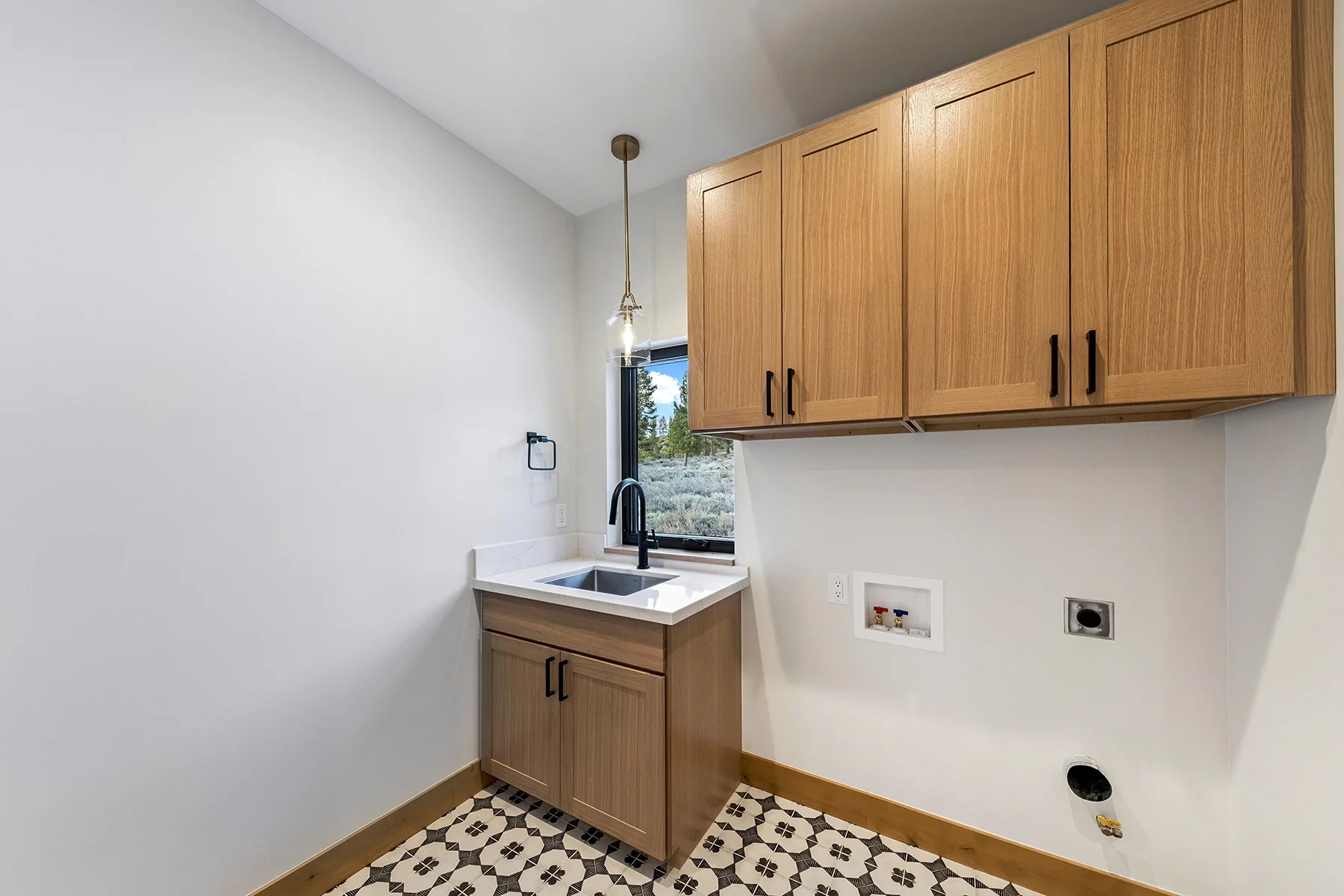 tudor-lane-laundry-room-with-sink-a33.webp
