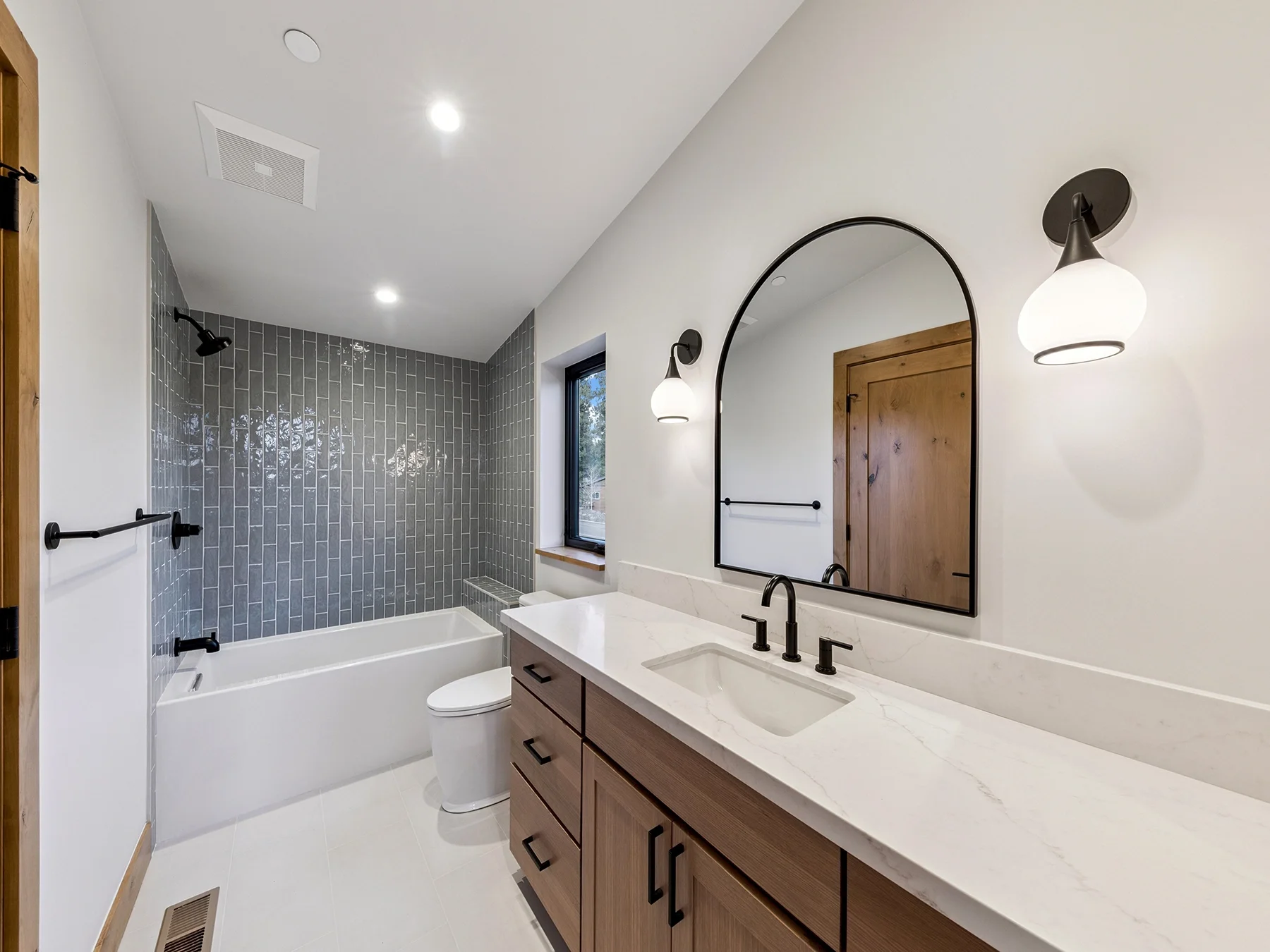 tudor-lane-bathroom-tub-vanity-a59.webp