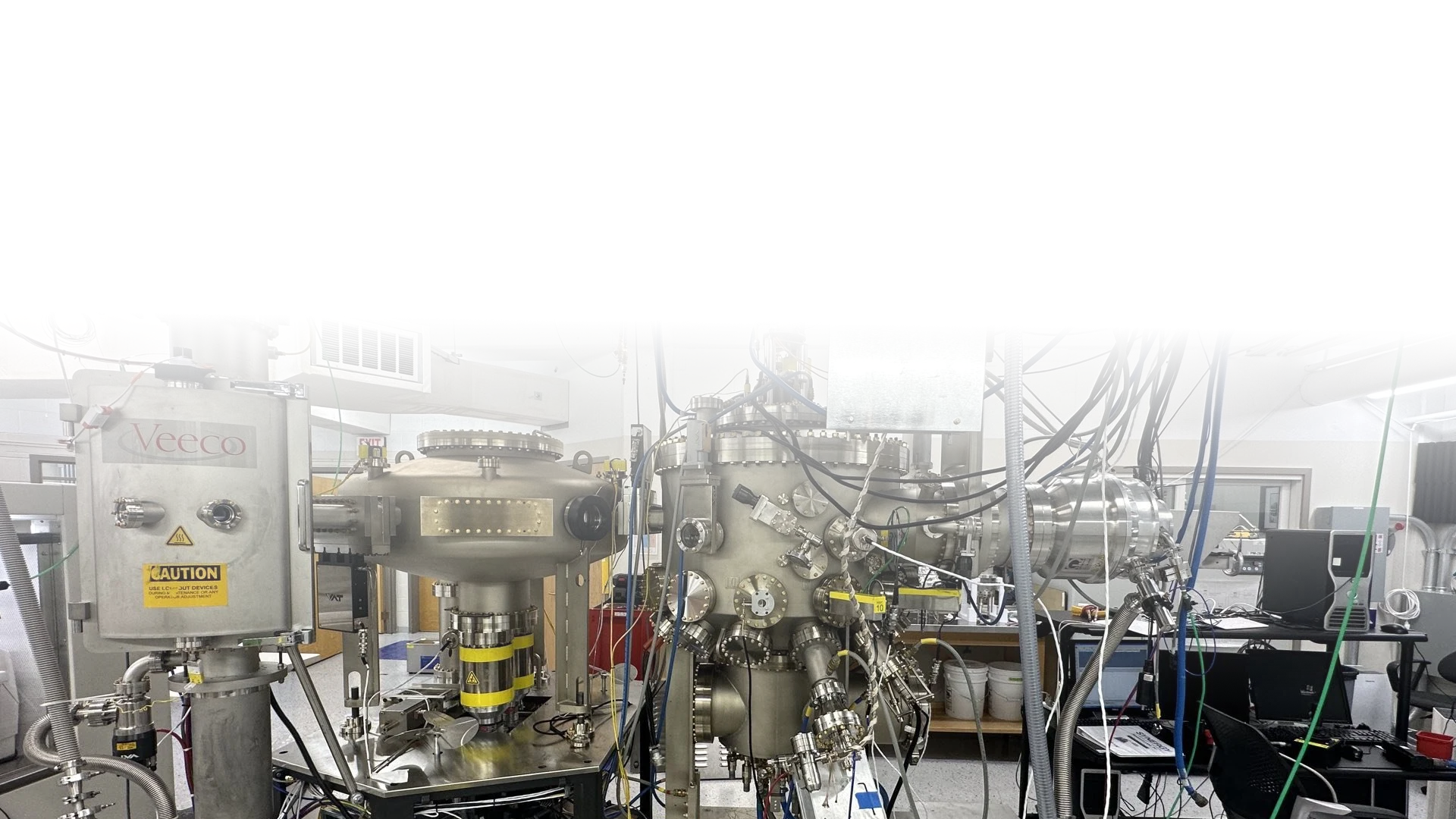 Molecular beam epitaxy system used at Synergy Research Labs