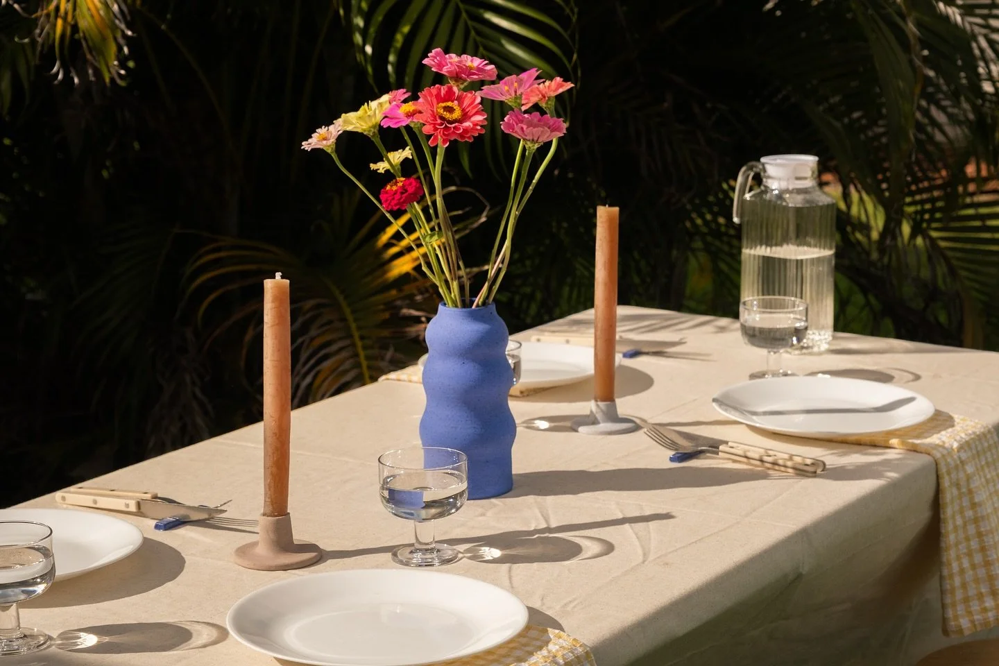 We love a backyard picnic setup, maybe a garden picnic perhaps!? 🌷🌻🪻who&rsquo;s in?