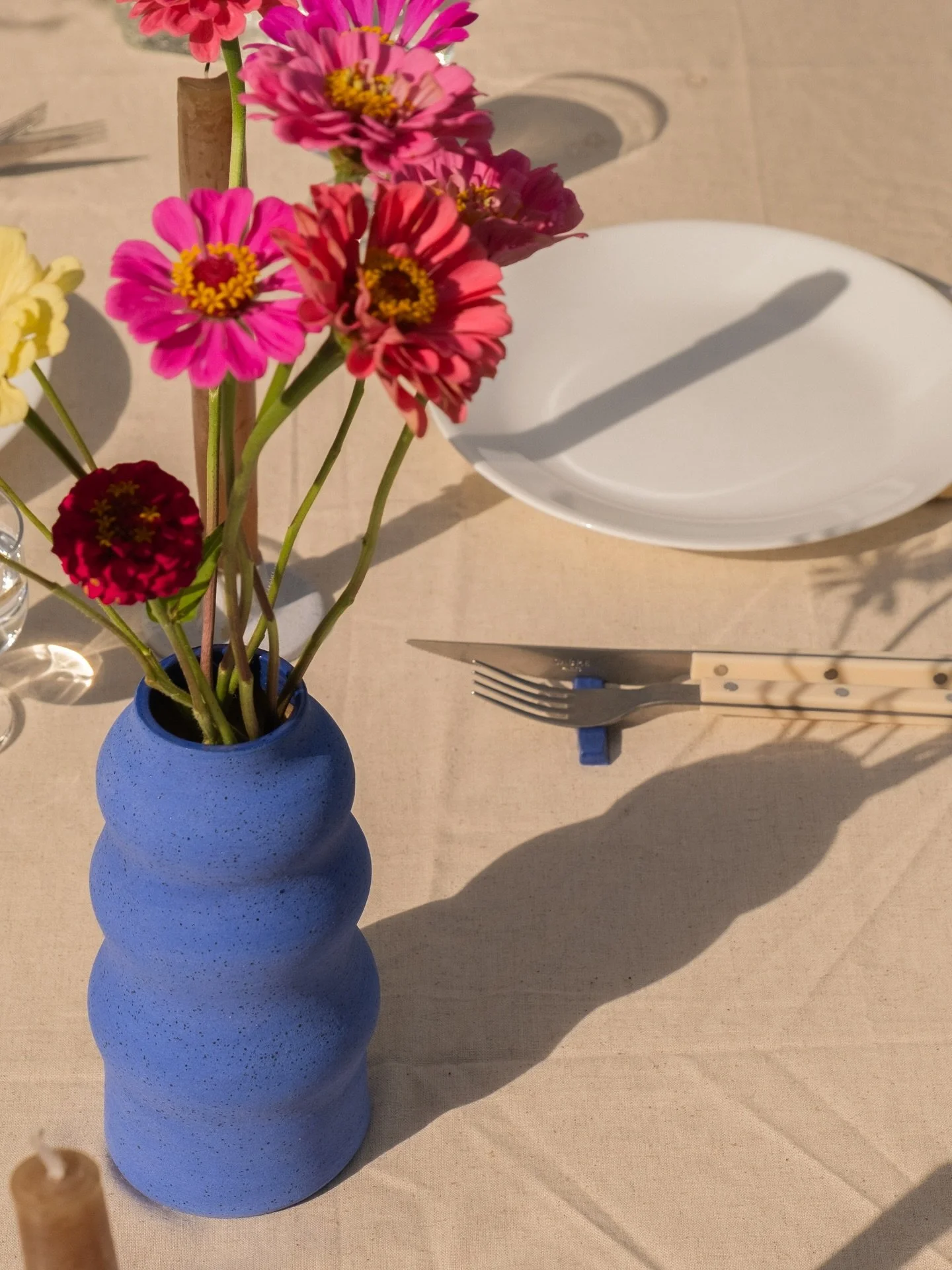 Handmade utensils rests &amp; vases that match? Yes please 💙