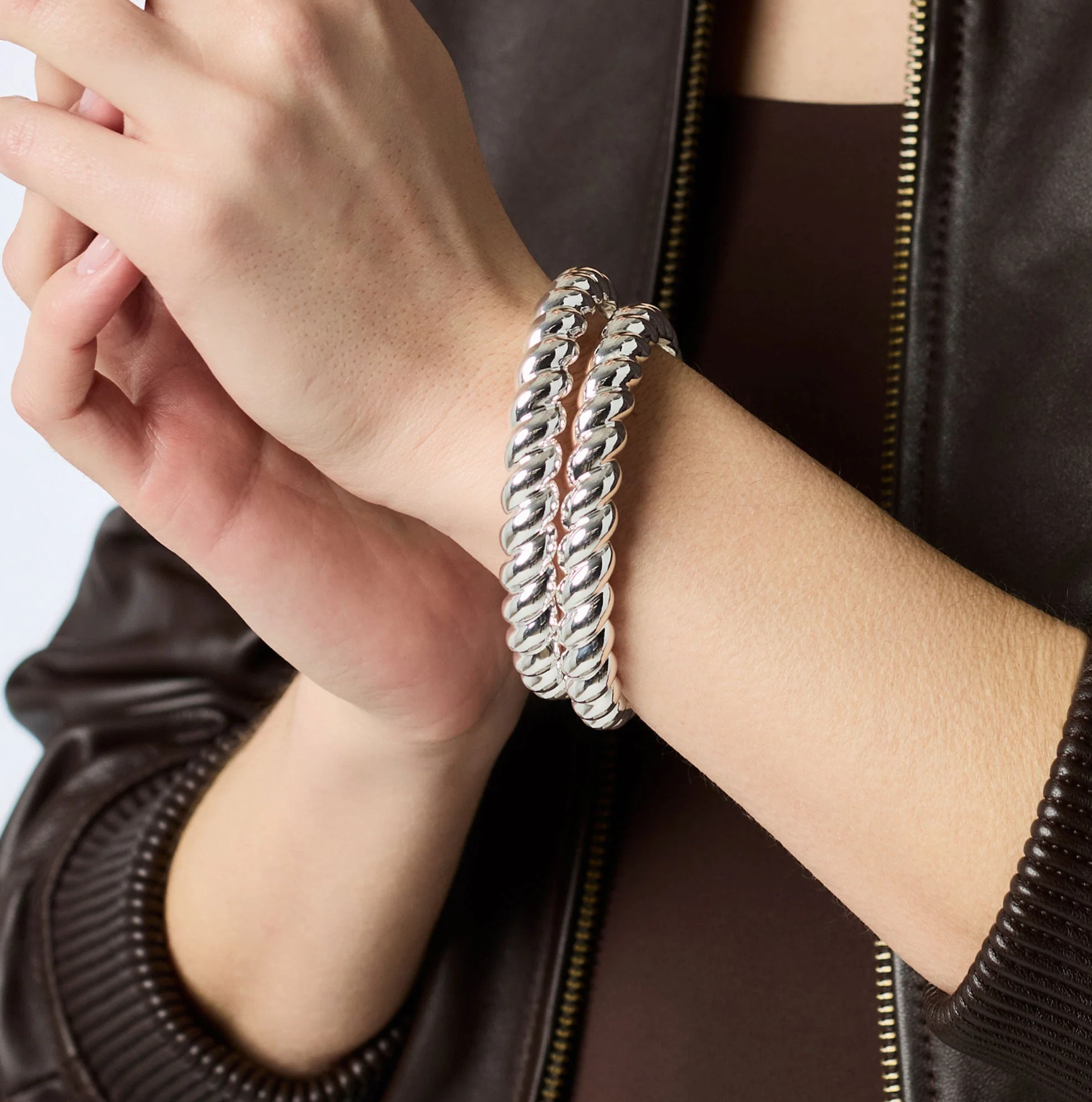Julia Vos Bangle IRL.png