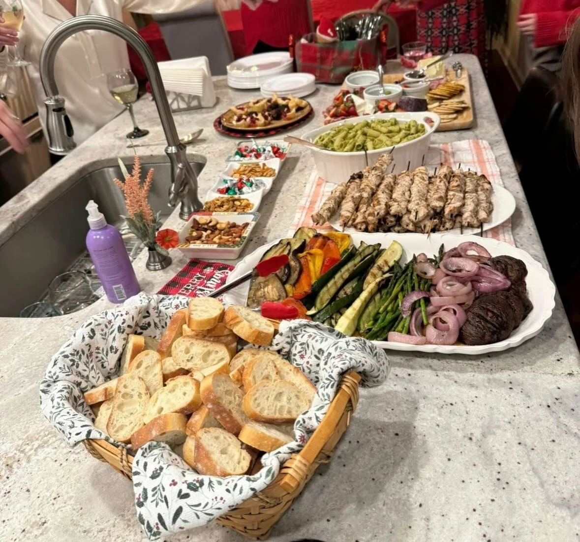 A quick shot of the spread I made for my client&rsquo;s Christmas party this year.  The wine and laughter were flowing. I love creating a special night to celebrate friendship and community.  Happy Holidays to all 
❤️💚🎄 🕎💙🤍