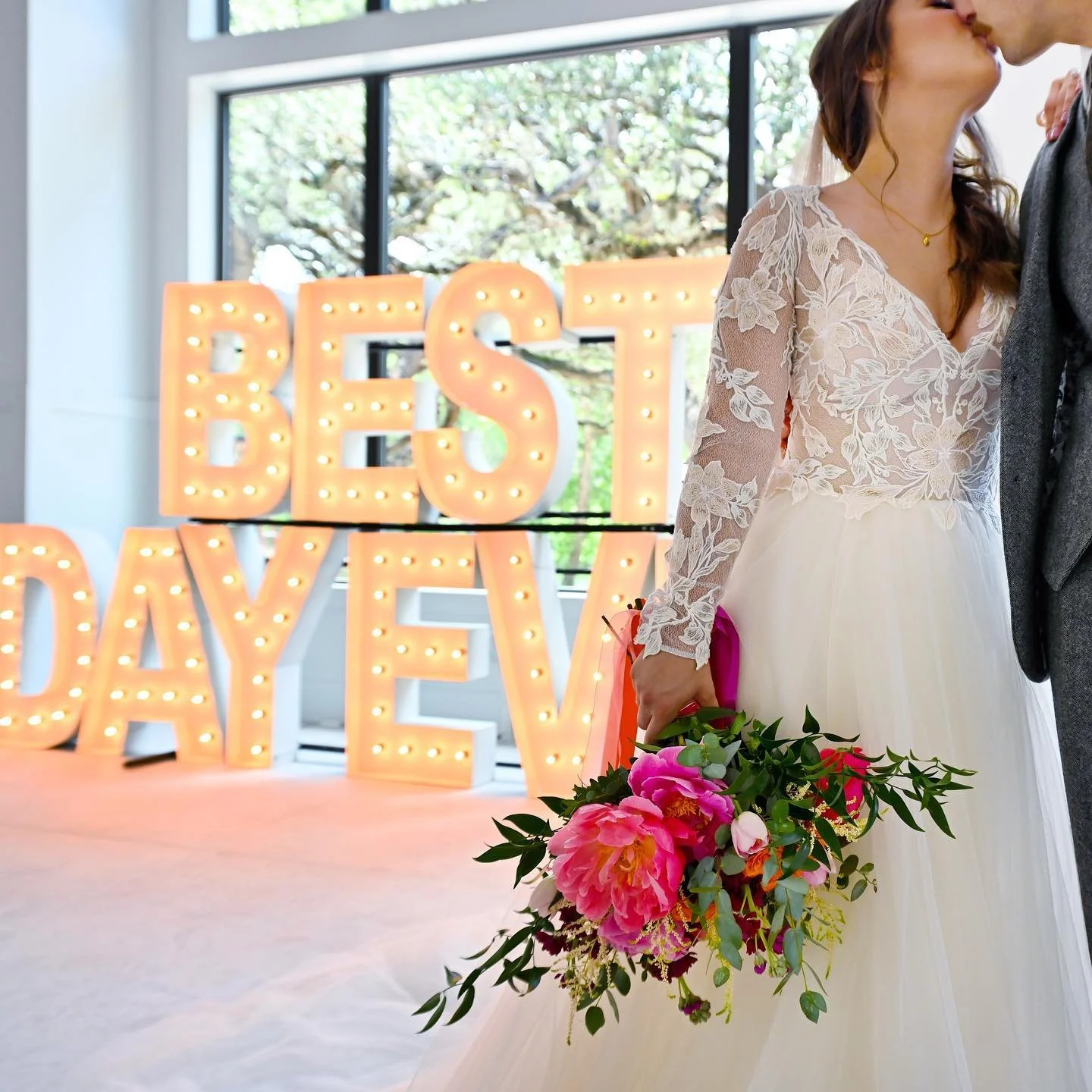 We can&rsquo;t wait to be a part of your BEST DAY EVER! ✨
.
.
.
#bestdayever #alphalittexashillcountry #marqueeletters #texashillcountrymarqueeletters #marqueelights #hillcountrybigletterlights #canyonlakemarqueeletters #canyonlaketexas #marqueelight
