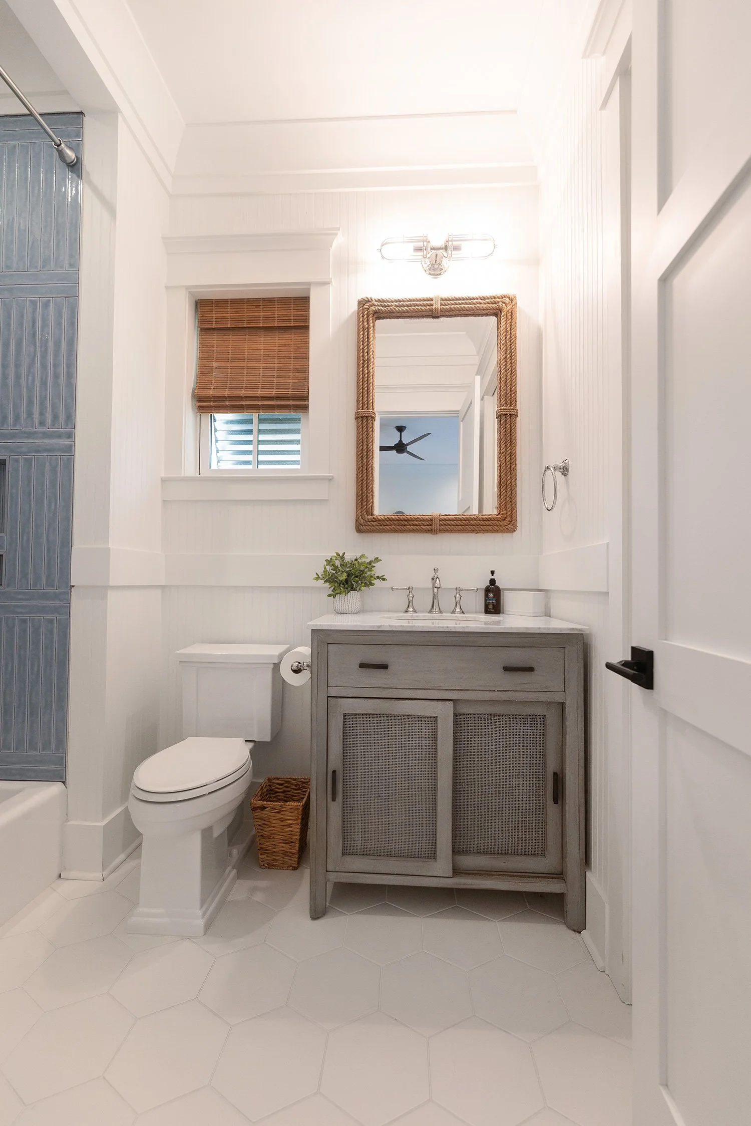 updstairsbathroomb2.jpg