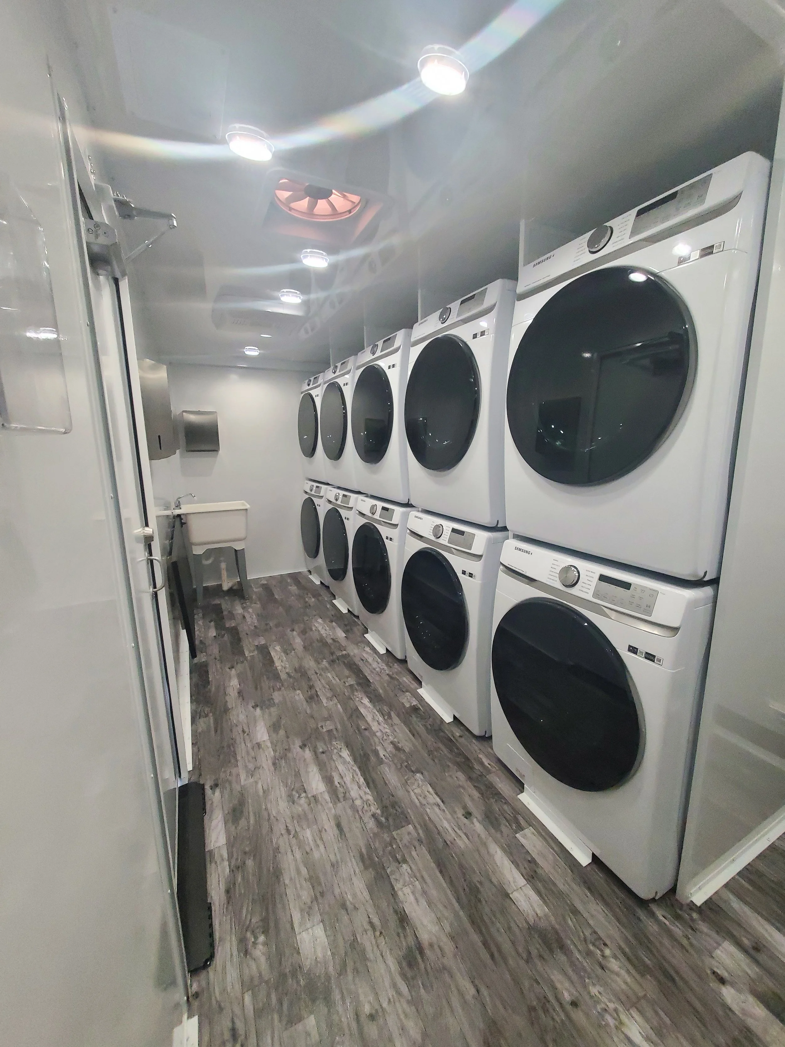 Inside laundry trailer rental  Melbourne Iowa