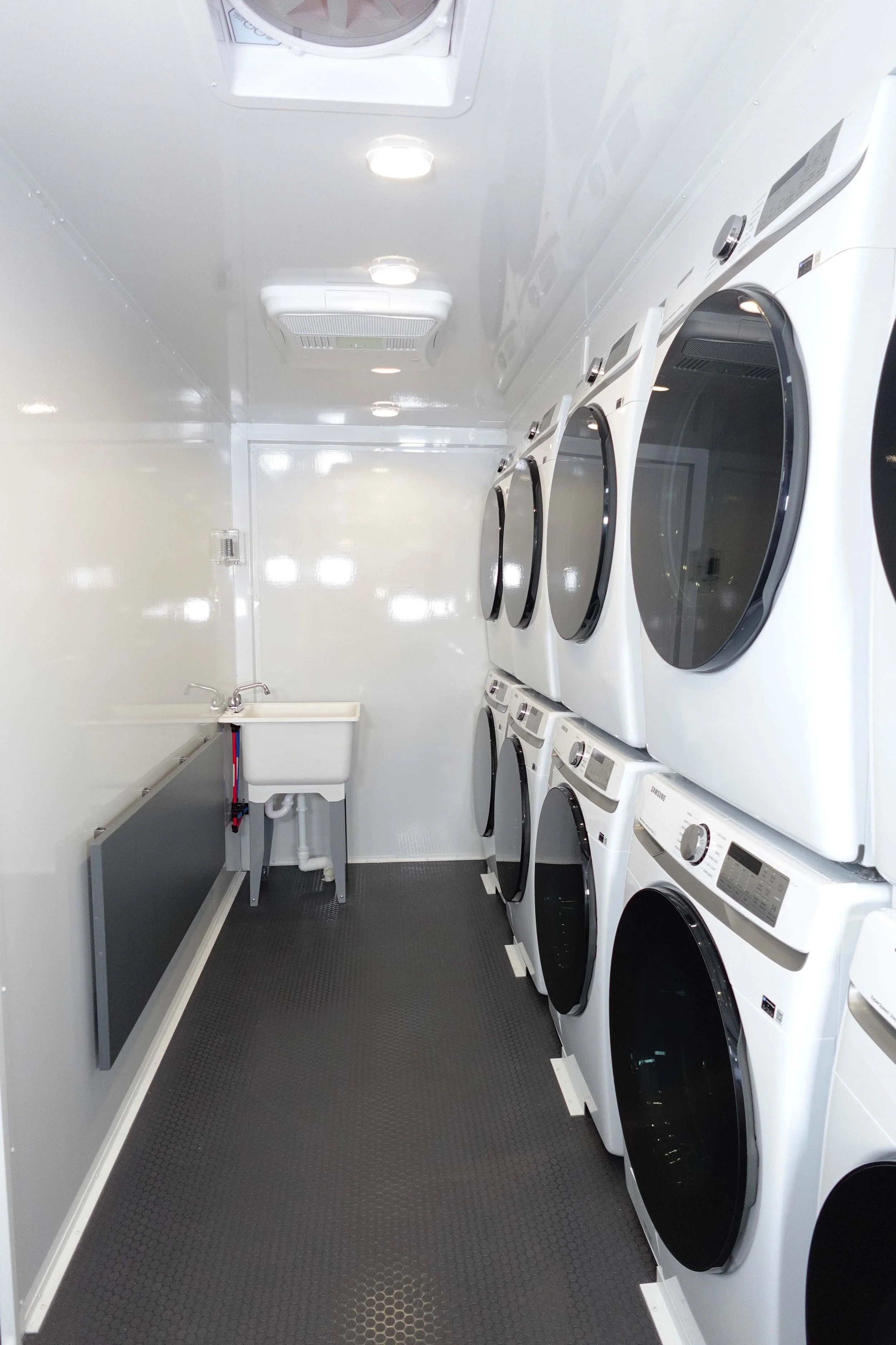 8-Station-Laundry-Interior-2.jpg