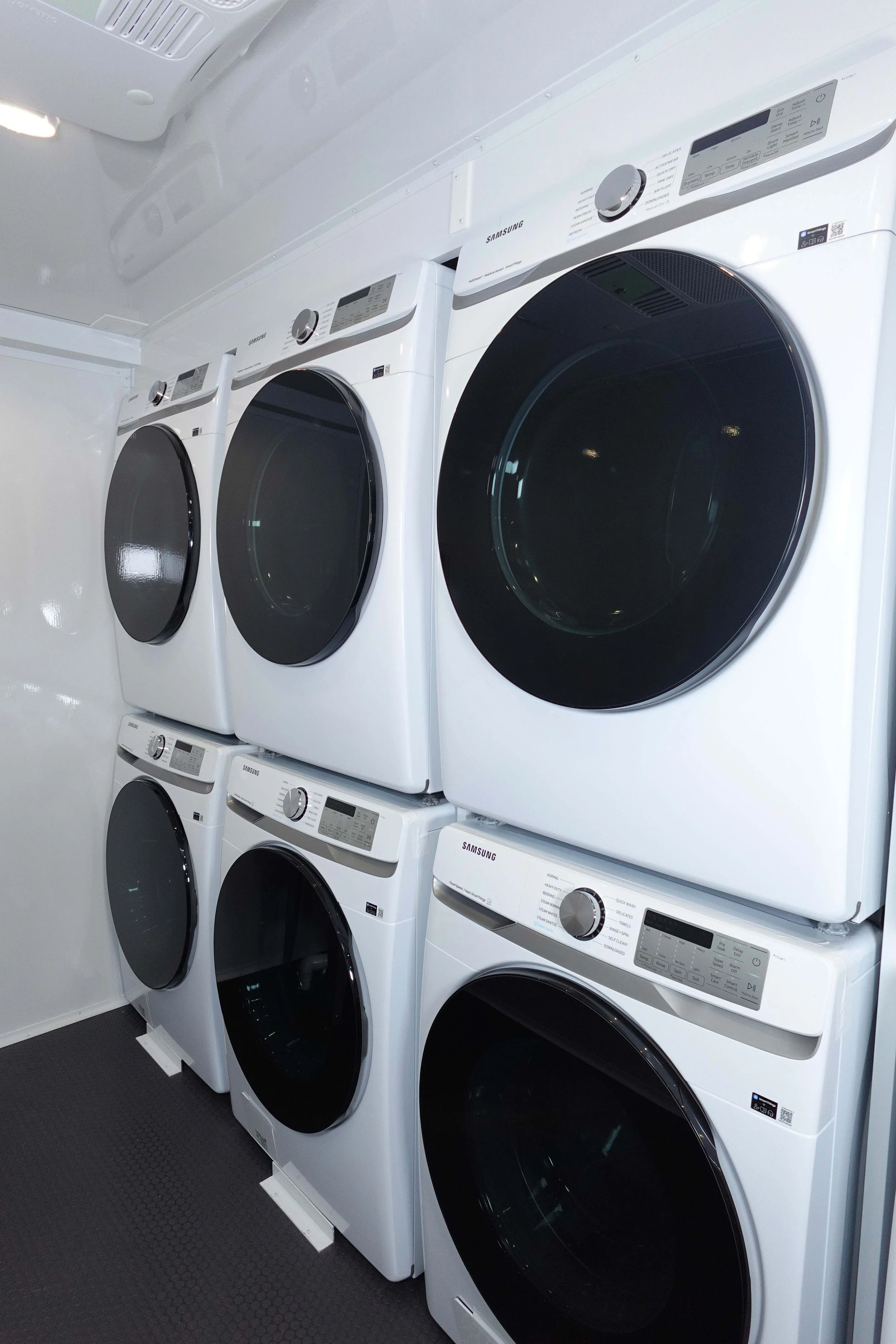 8-Station-Laundry-Interior-3.jpg