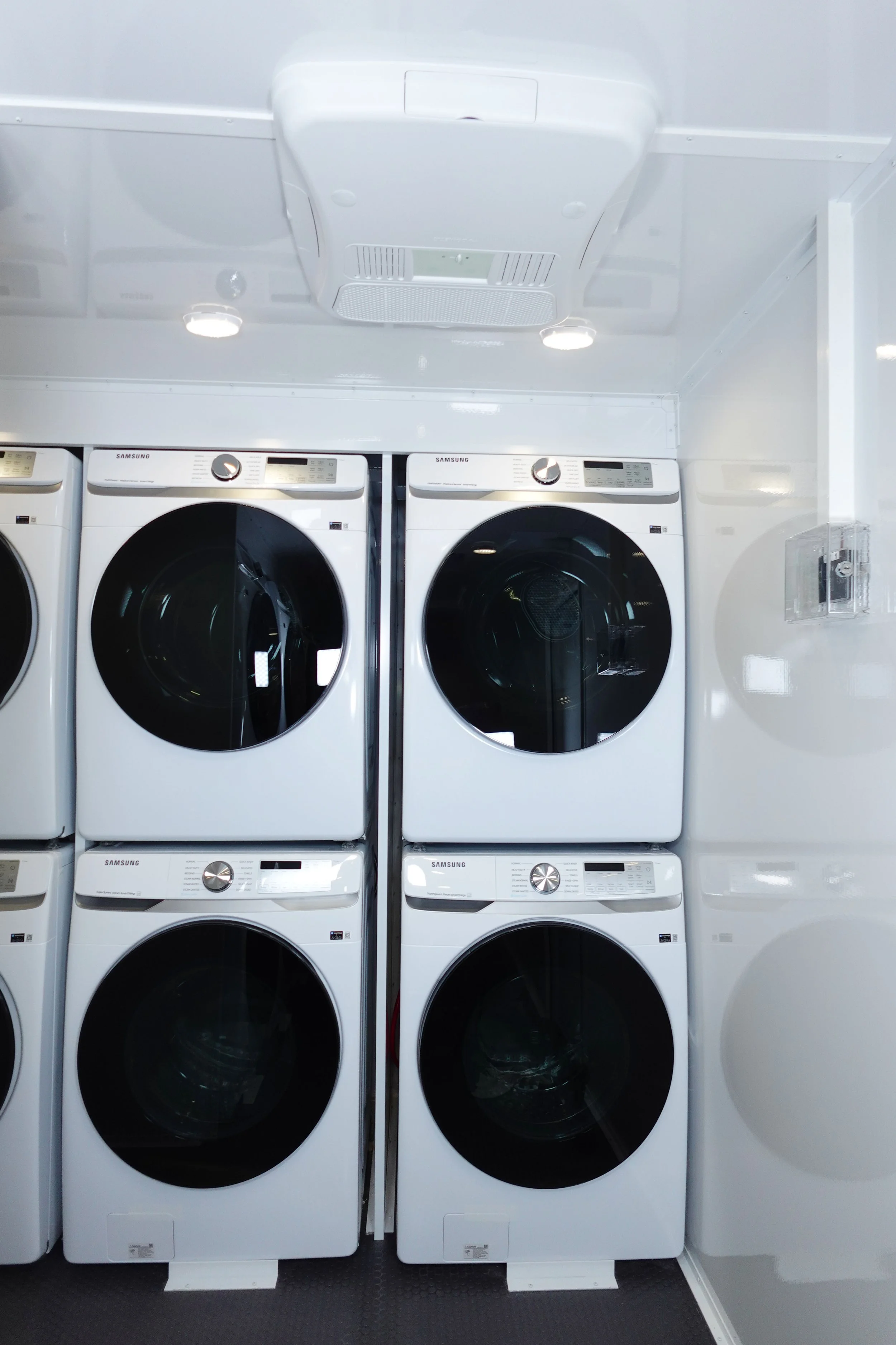 8-Station-Laundry-Interior-1.jpg