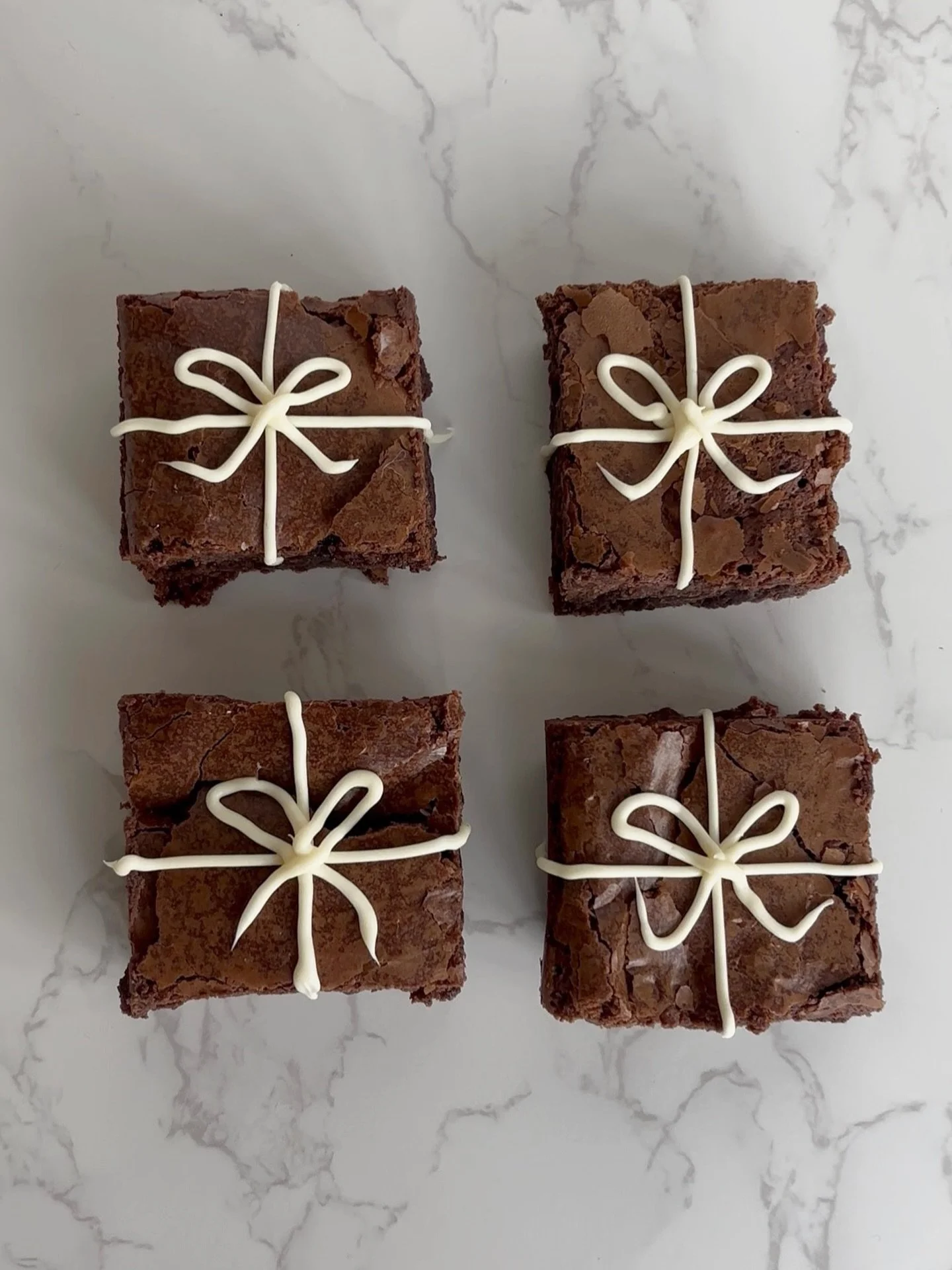 Christmas menu coming soon 🎁🎄👀

#christmaspresents #christmascake #giftideas #bakesbyflo