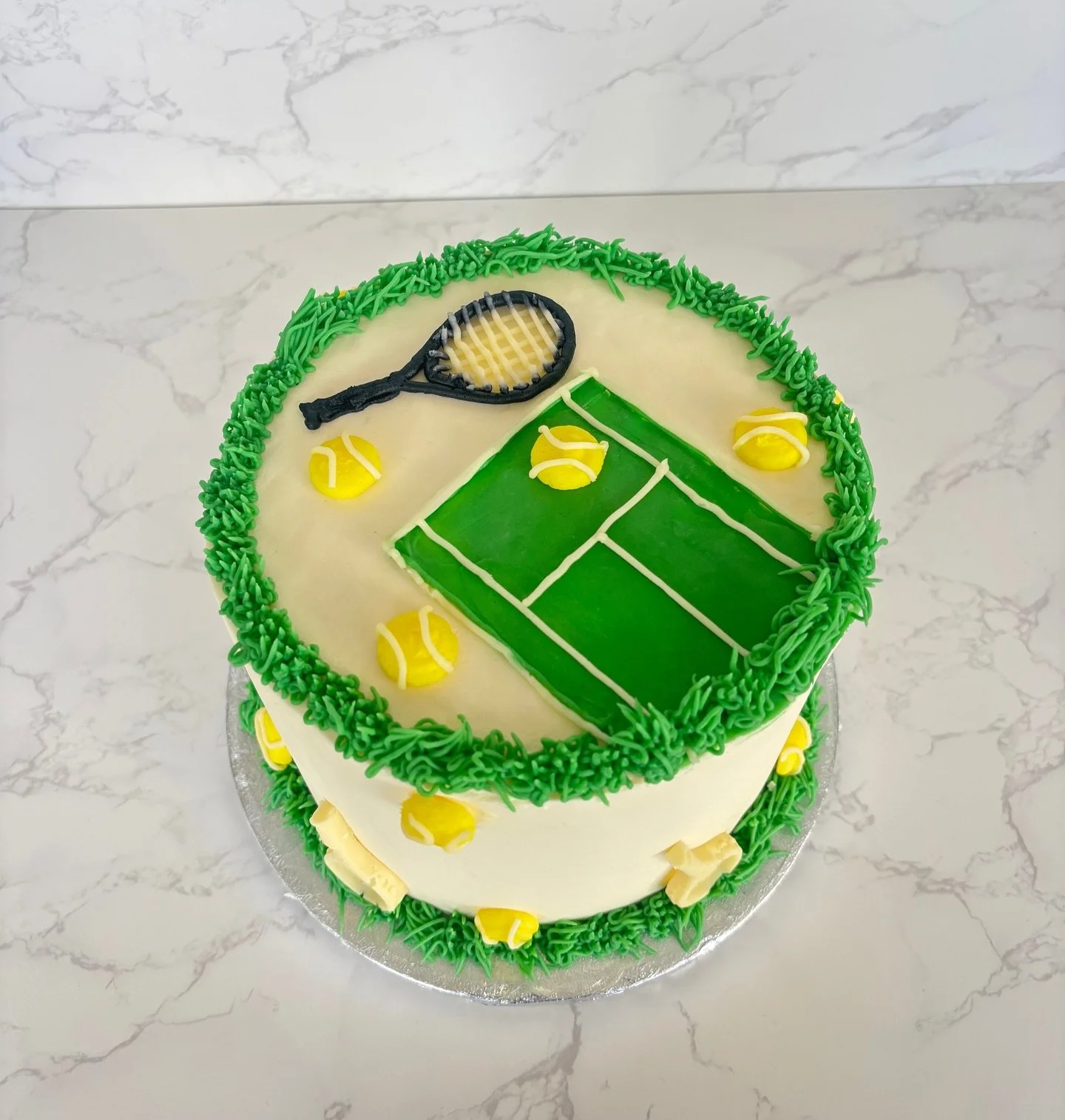 Game. Set. Match. Cake! 🎾 

#tenniscake #bespokecake #bakesbyflo
