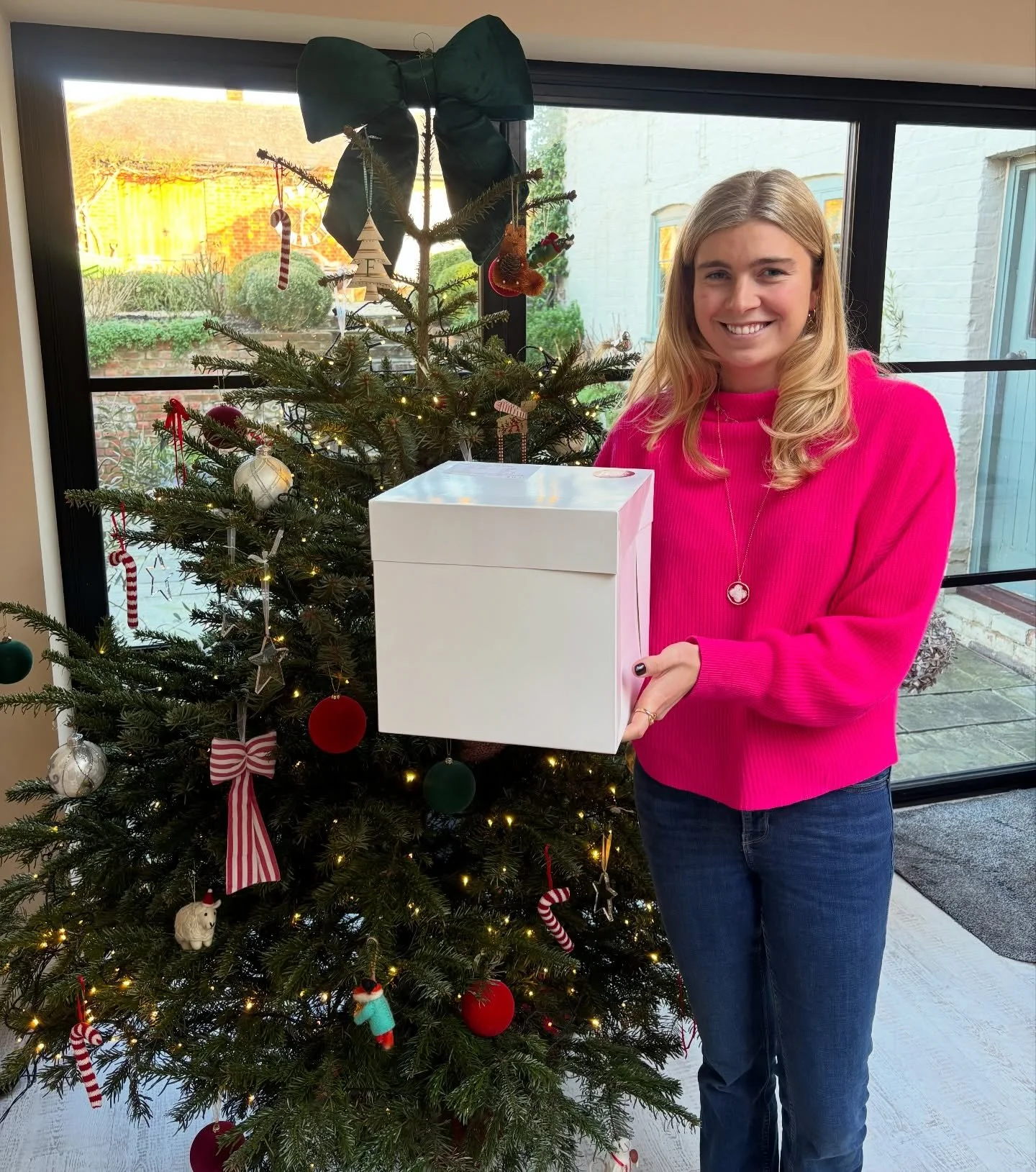 And that&rsquo;s a wrap for 2️⃣0️⃣2️⃣5️⃣!! 🎄✨ 

The Bakes By Flo kitchen is now closed until Monday 5th January. Thank you to everyone who has ordered cakes, cookies, cupcakes and brownies from me this year! 

Wishing you all a very happy Christmas 