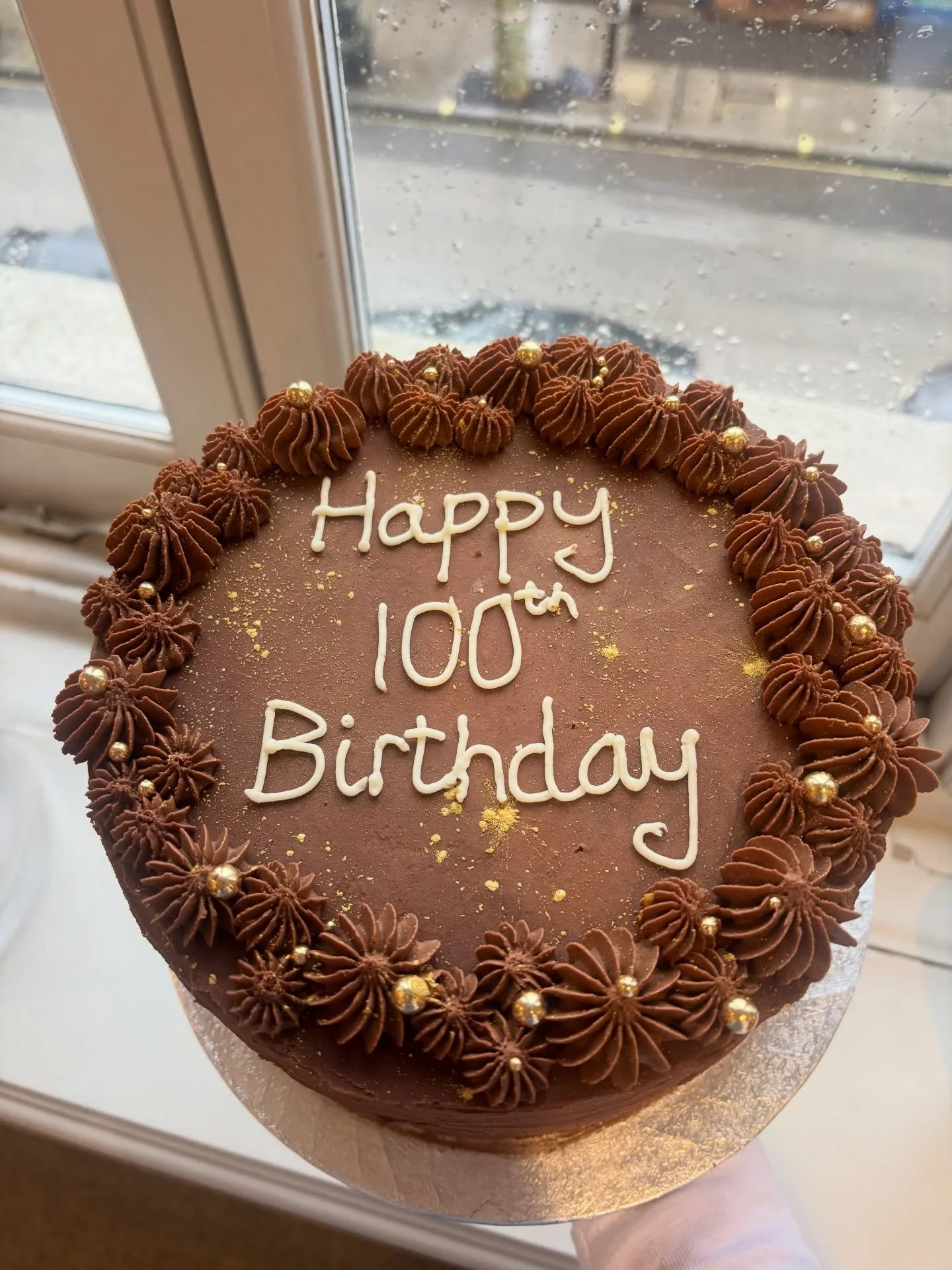 Not every day you get asked to make a 1️⃣0️⃣0️⃣th birthday cake! 🥰🥳

It was an honour to make this rich chocolate cake just before Christmas. It&rsquo;s filled with smooth dark chocolate ganache, decorated with chocolate buttercream, and finished w