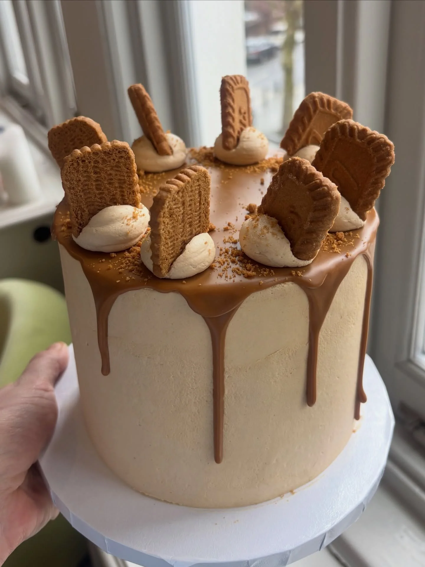 Can&rsquo;t get enough of this Biscoff cake 🤎✨

#biscoffcake #biscofflover #londonbaker #homebakery #bakesbyflo