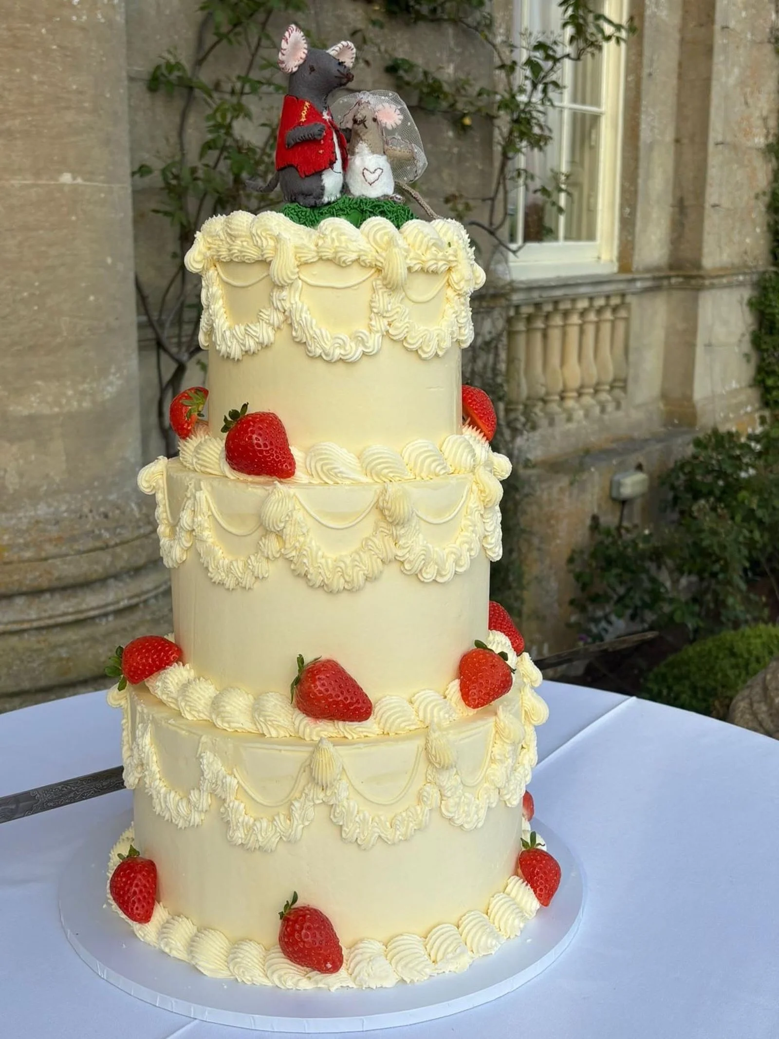 My first ever wedding cake for Rose &amp; Stu ❤️💒💍✨

3 tiers of Victoria sponge filled with vanilla buttercream and raspberry jam 

#weddingcake #weddingseason #bakesbyflo