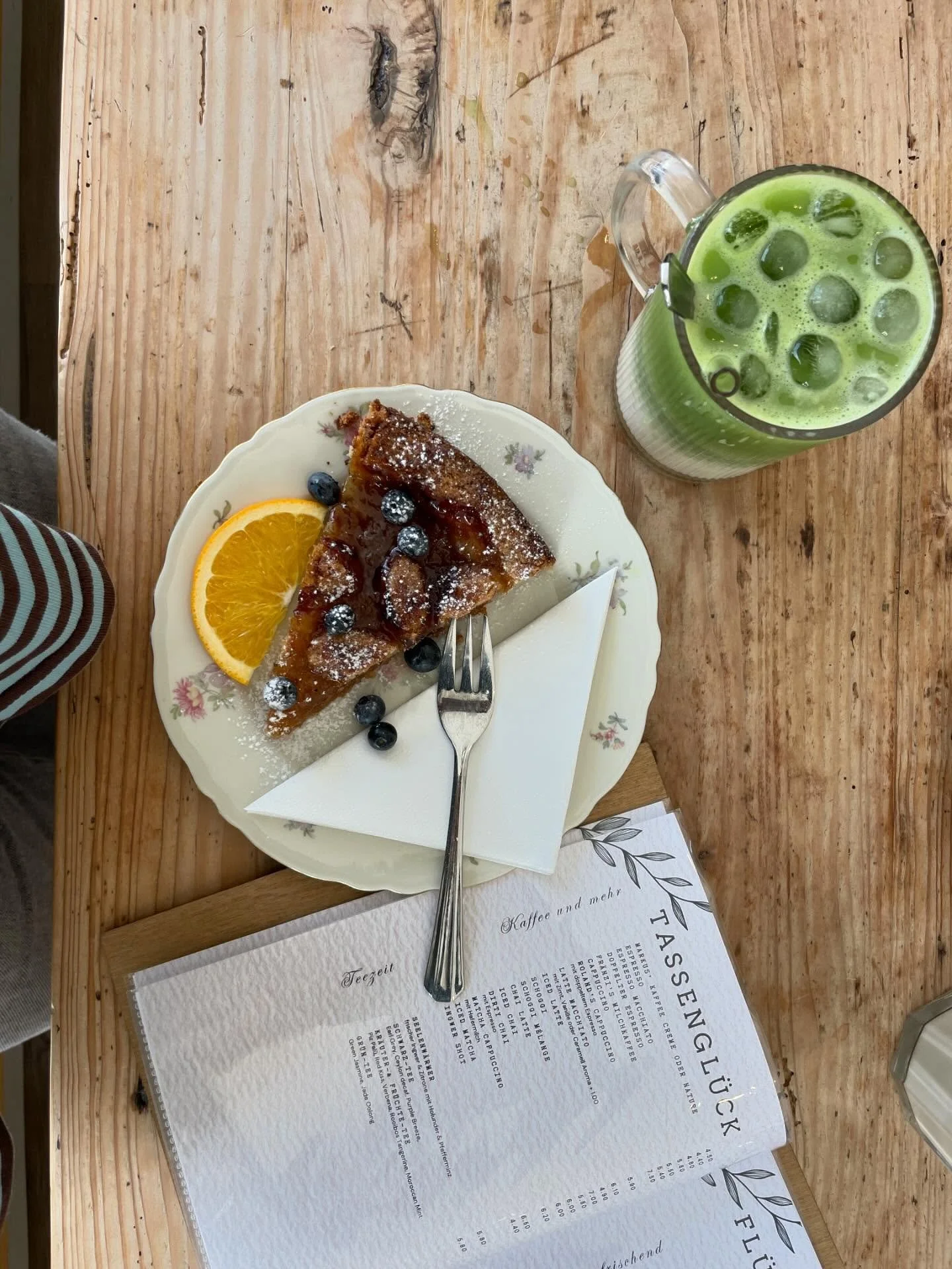 Wir geniessen das Herbstwetter in vollen Z&uuml;gen &ndash; am liebsten mit einer warmen Tasse Kaffee und einem St&uuml;ck hausgemachtem Kuchen. So darf der Oktober gerne bleiben ☕️🥧✨

Und bald ist wieder Brunch-Wochenende angesagt! Sichere dir noch